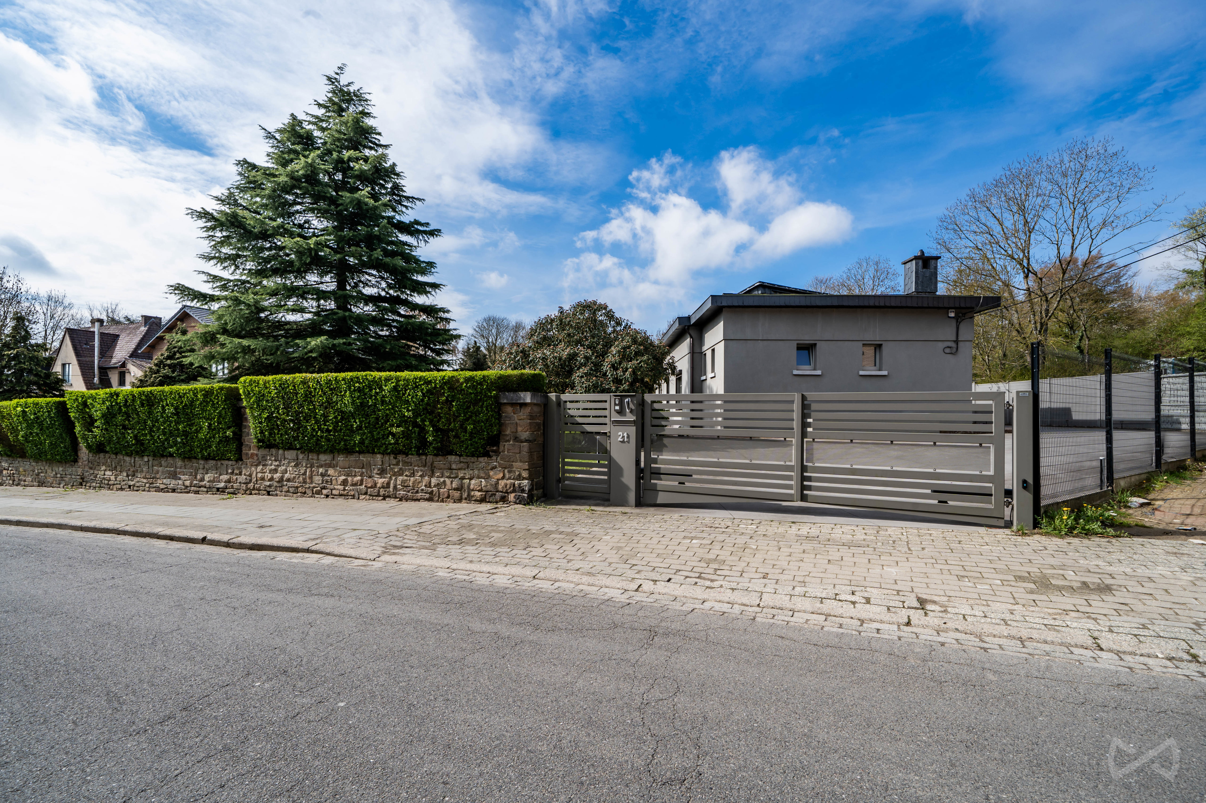 Picture 1 of 4 for Villa with four bedrooms in Marcinelle