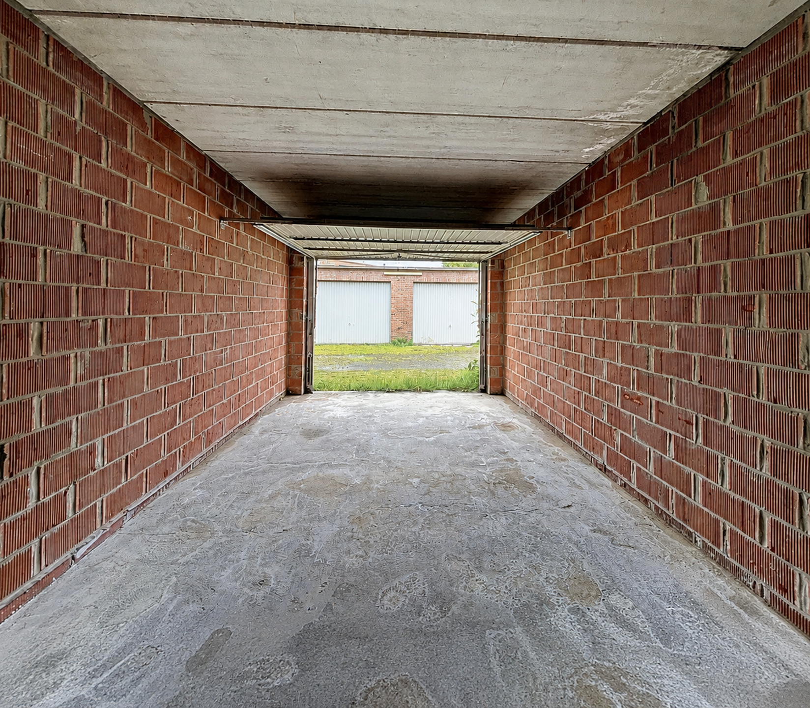 Picture 1 of 3 for Garage in Sint-Pieters-Leeuw