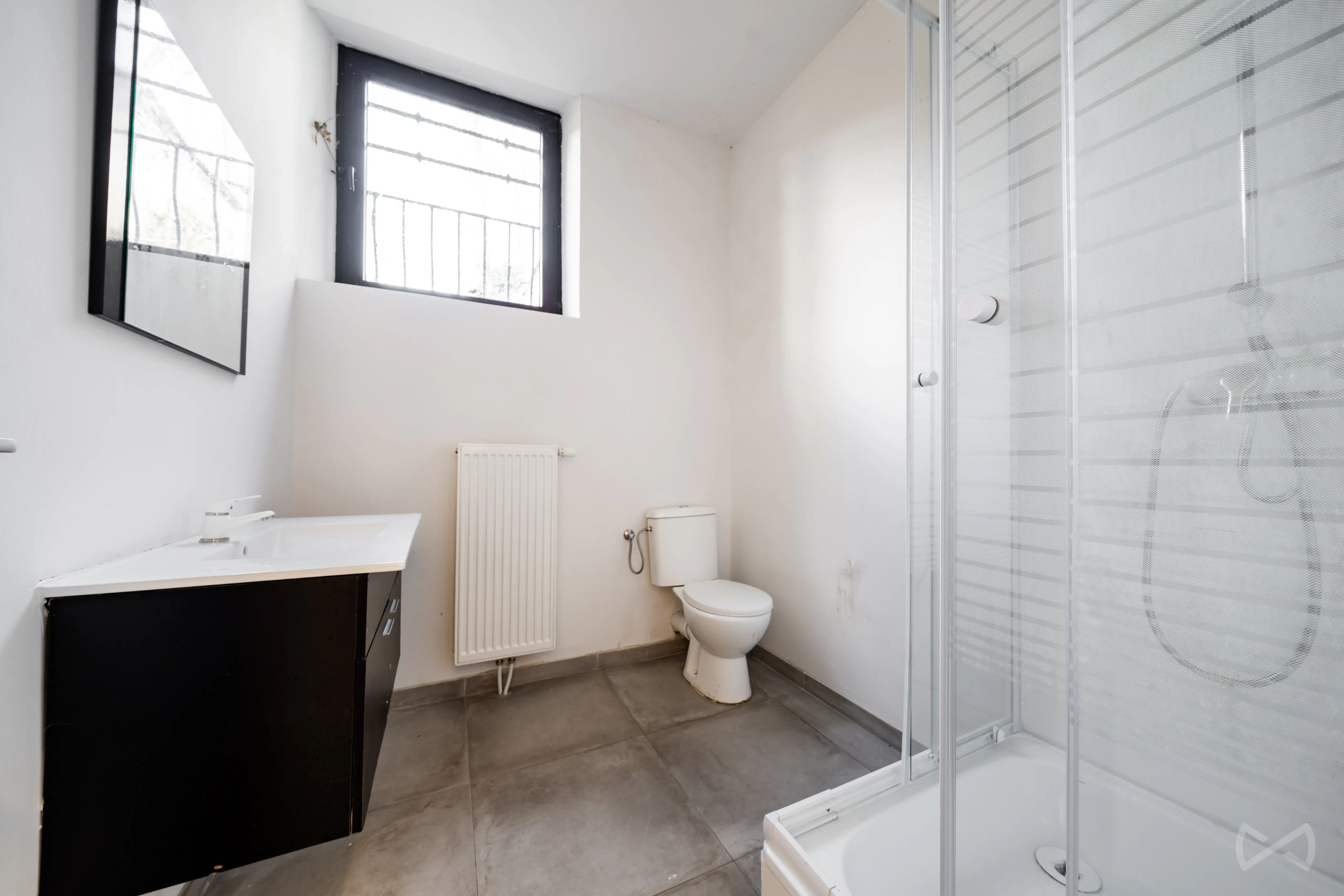 Photo 1 sur 4 pour Immeuble mixte de neuf chambres à Montignies-Sur-Sambre
