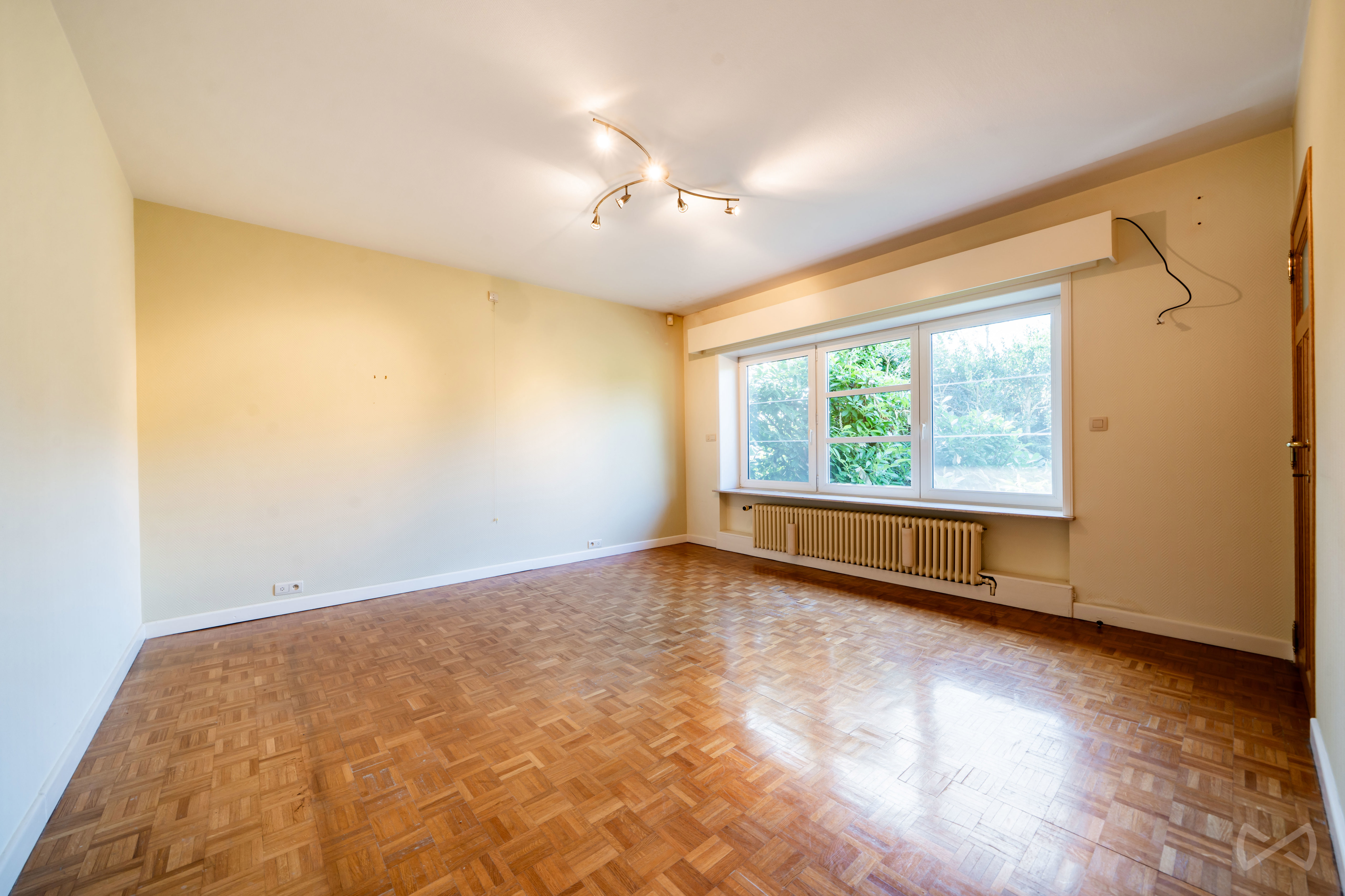 Foto 1 van 4 van Villa met zes slaapkamers in Baudour