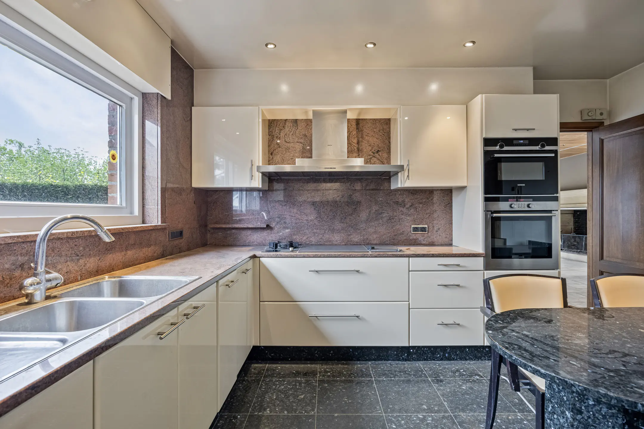 Picture 1 of 4 for Villa with four bedrooms in Dilbeek