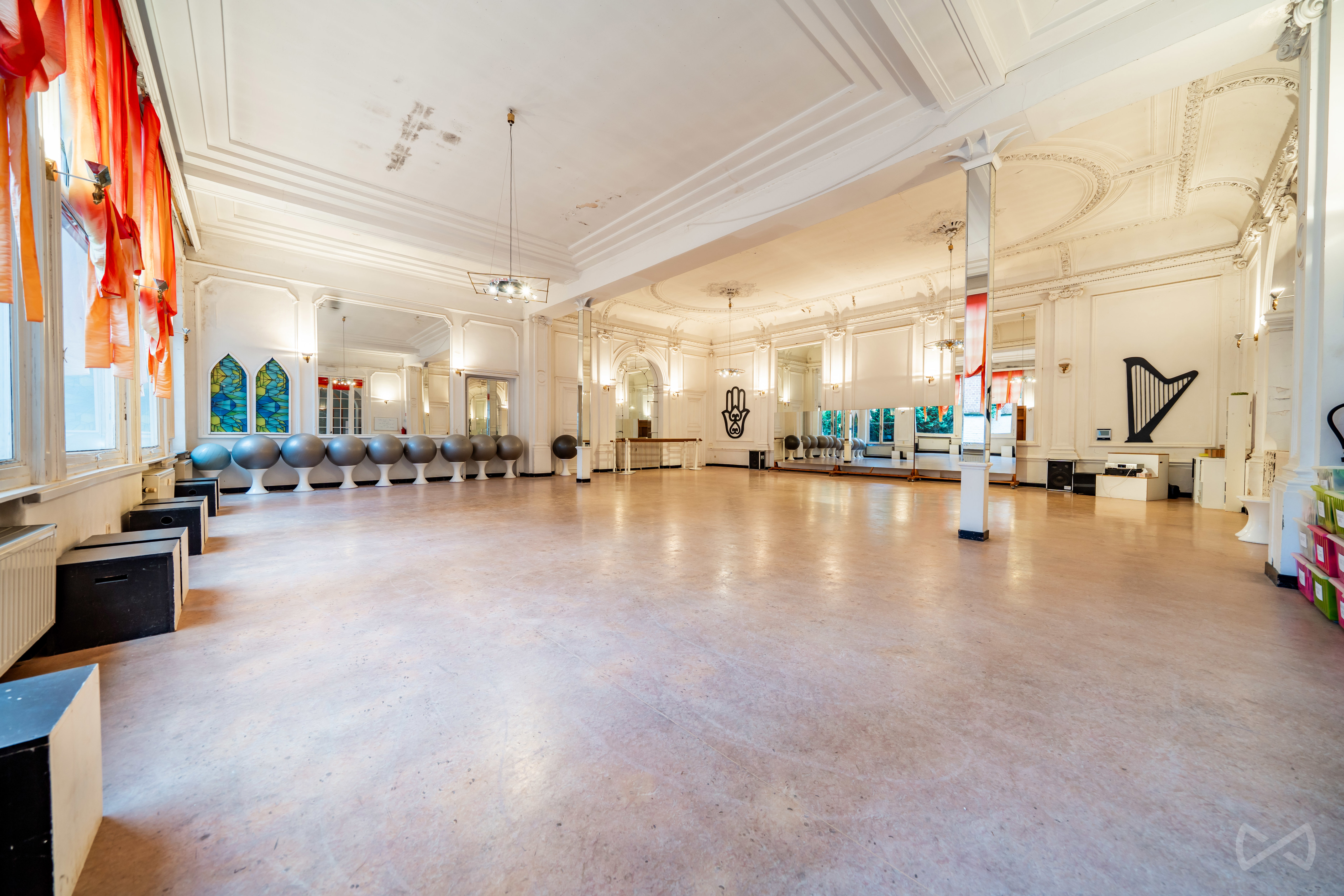 Picture 1 of 5 for Commercial groundfloor in Spa