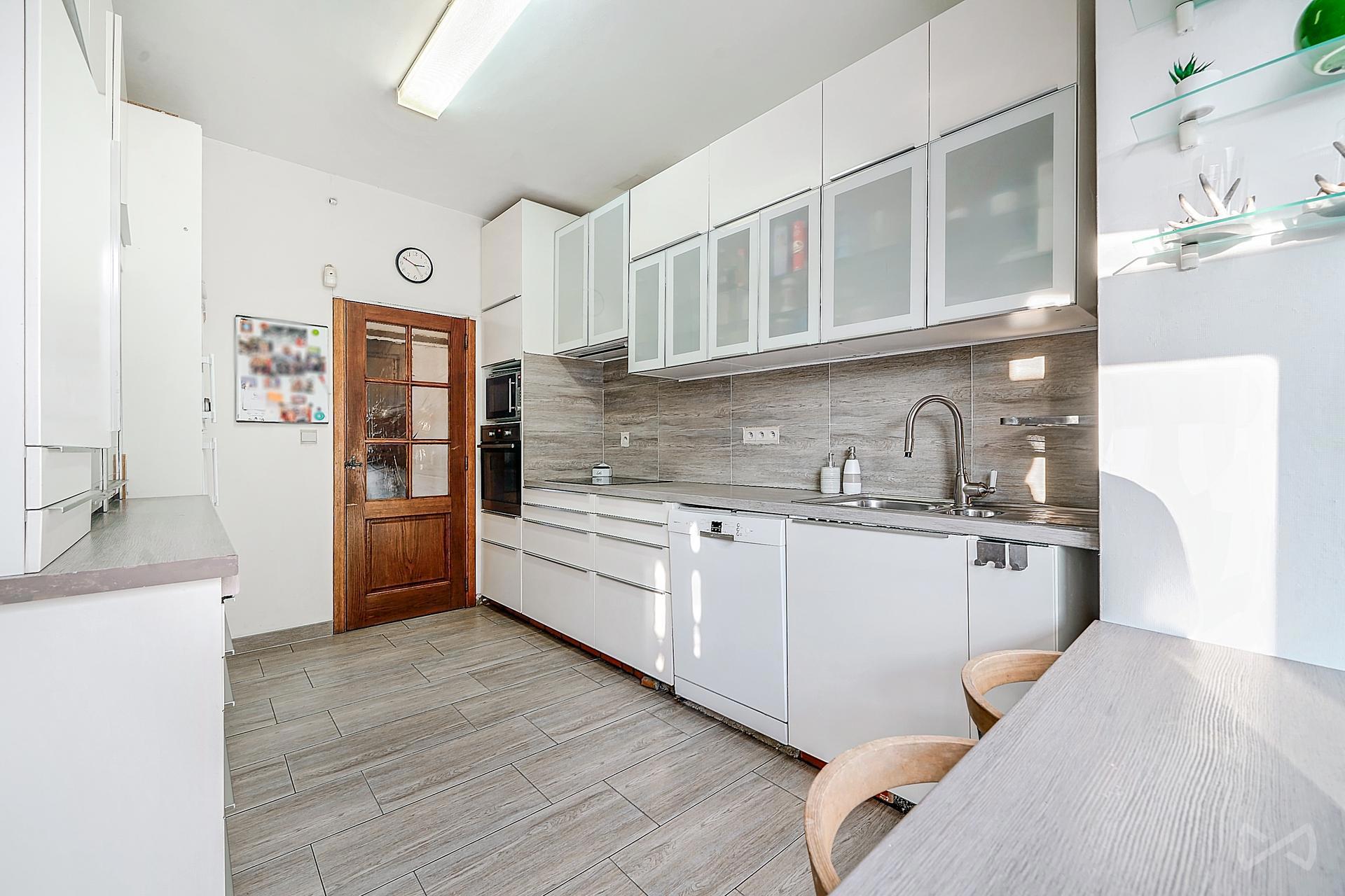 Picture 3 of 3 for House with five bedrooms in Loverval