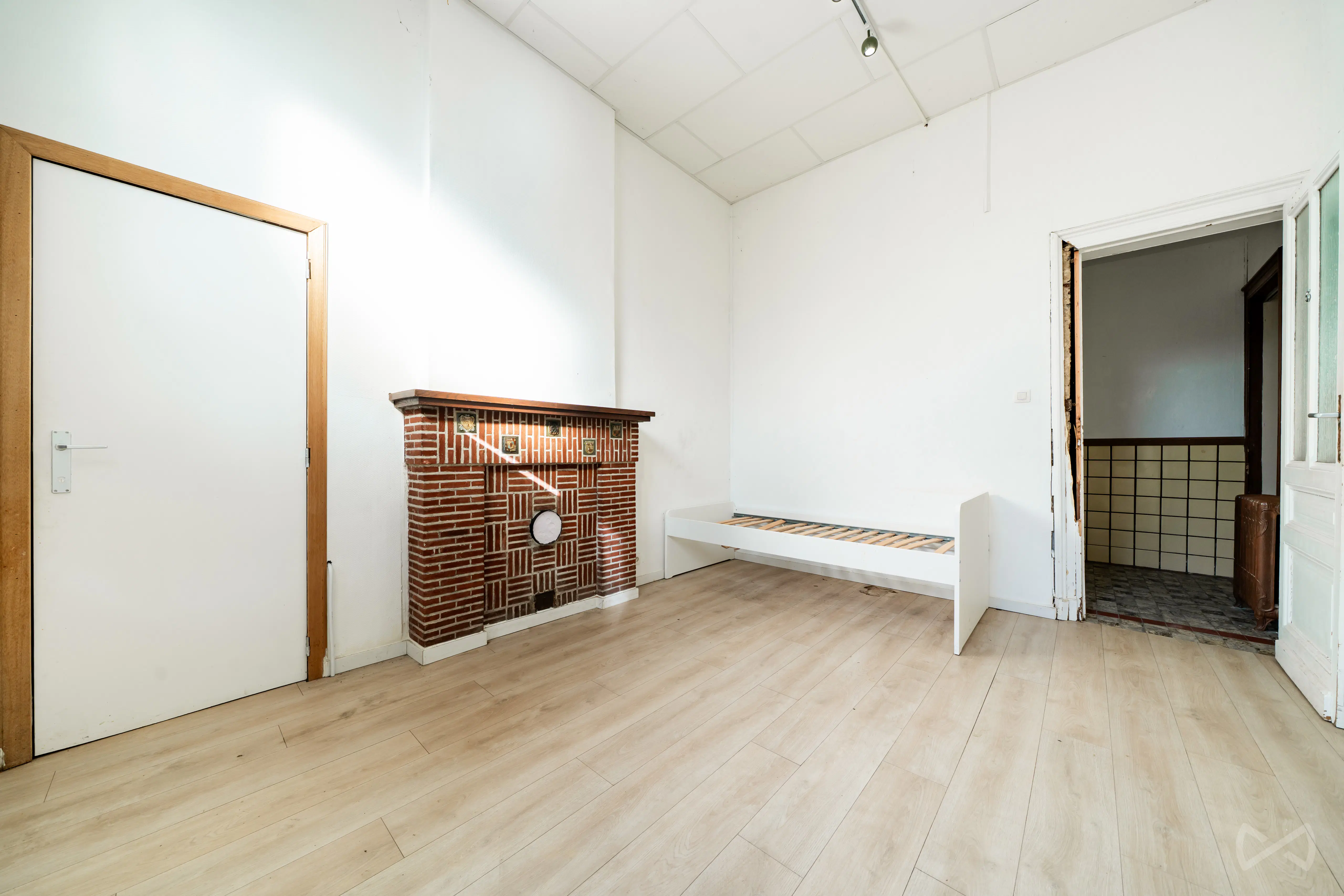 Photo 2 sur 4 pour Immeuble mixte de neuf chambres à Montignies-Sur-Sambre
