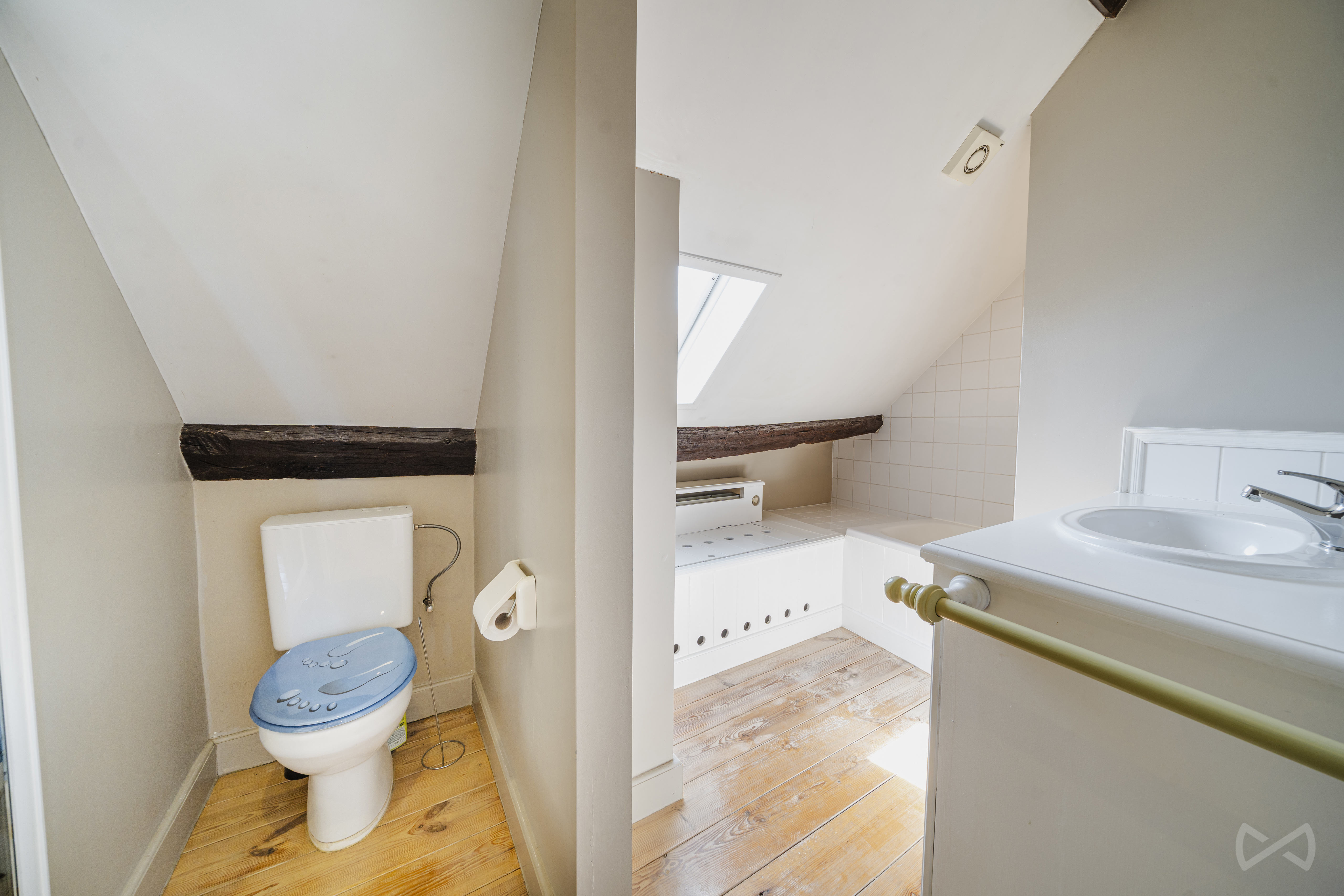 Photo 2 sur 4 pour Immeuble mixte de quatre chambres à Villers-la-ville