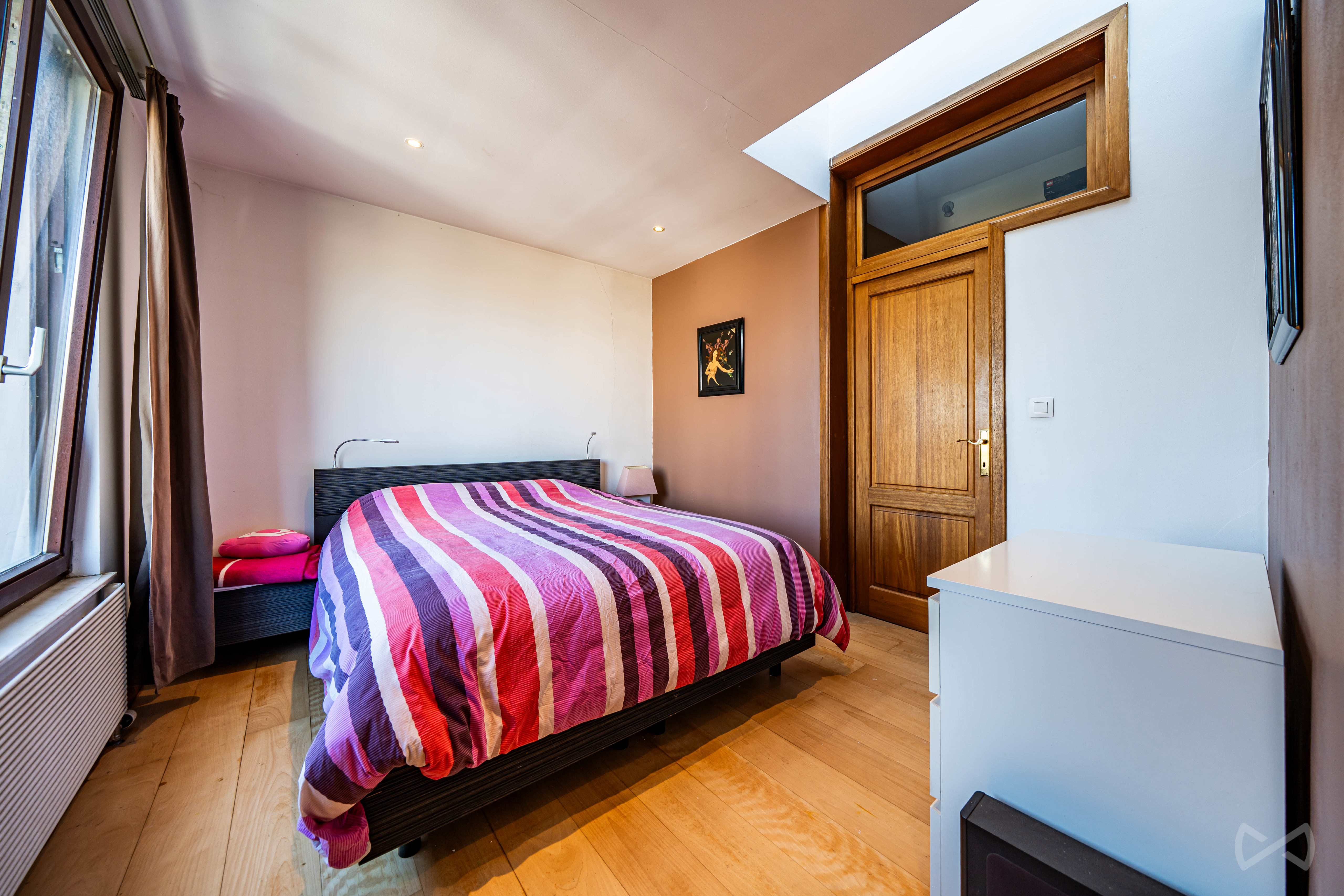 Photo 3 sur 4 pour Immeuble à appartements de cinq chambres à Jette