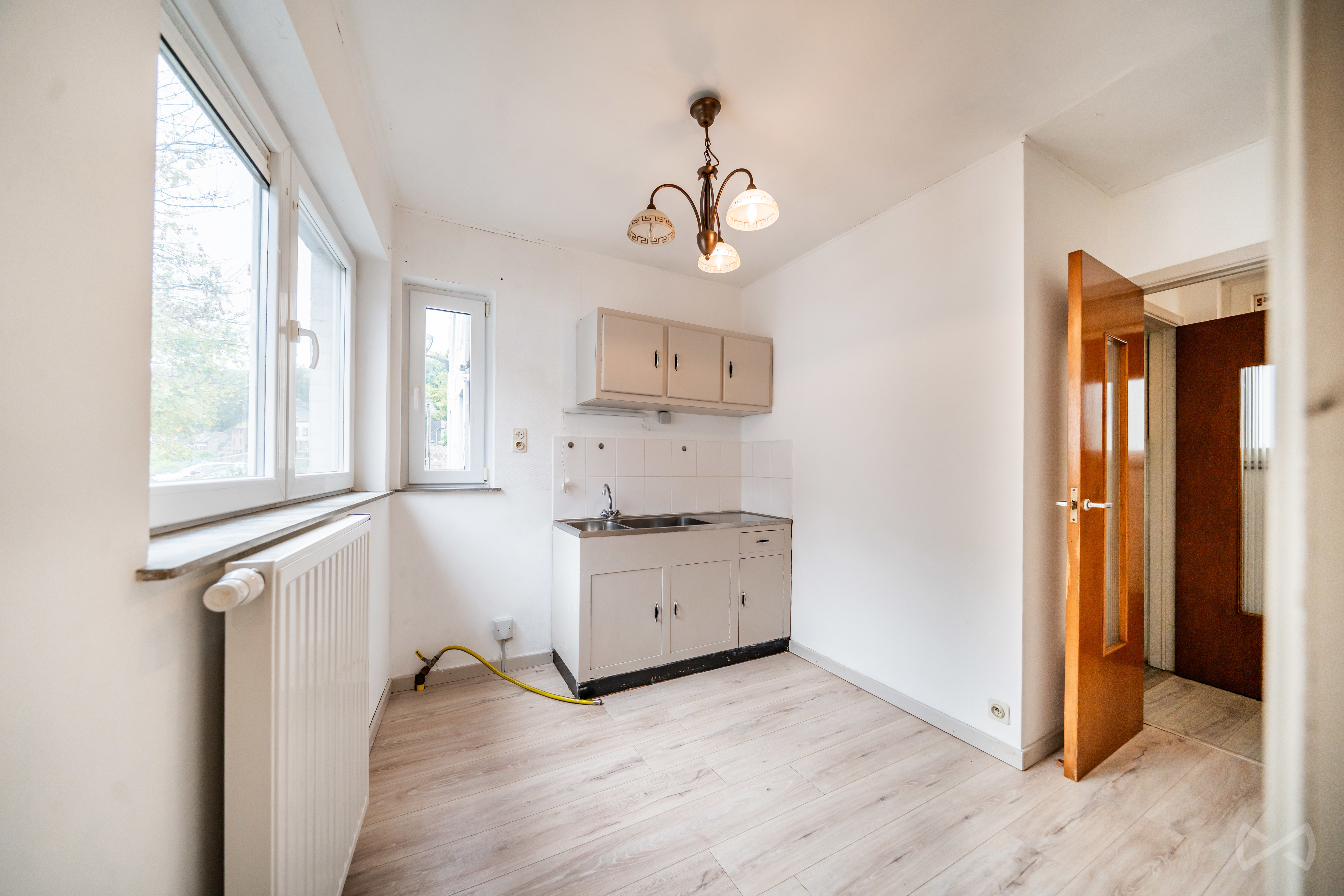 Picture 4 of 4 for Apartment block with six bedrooms in Thuin