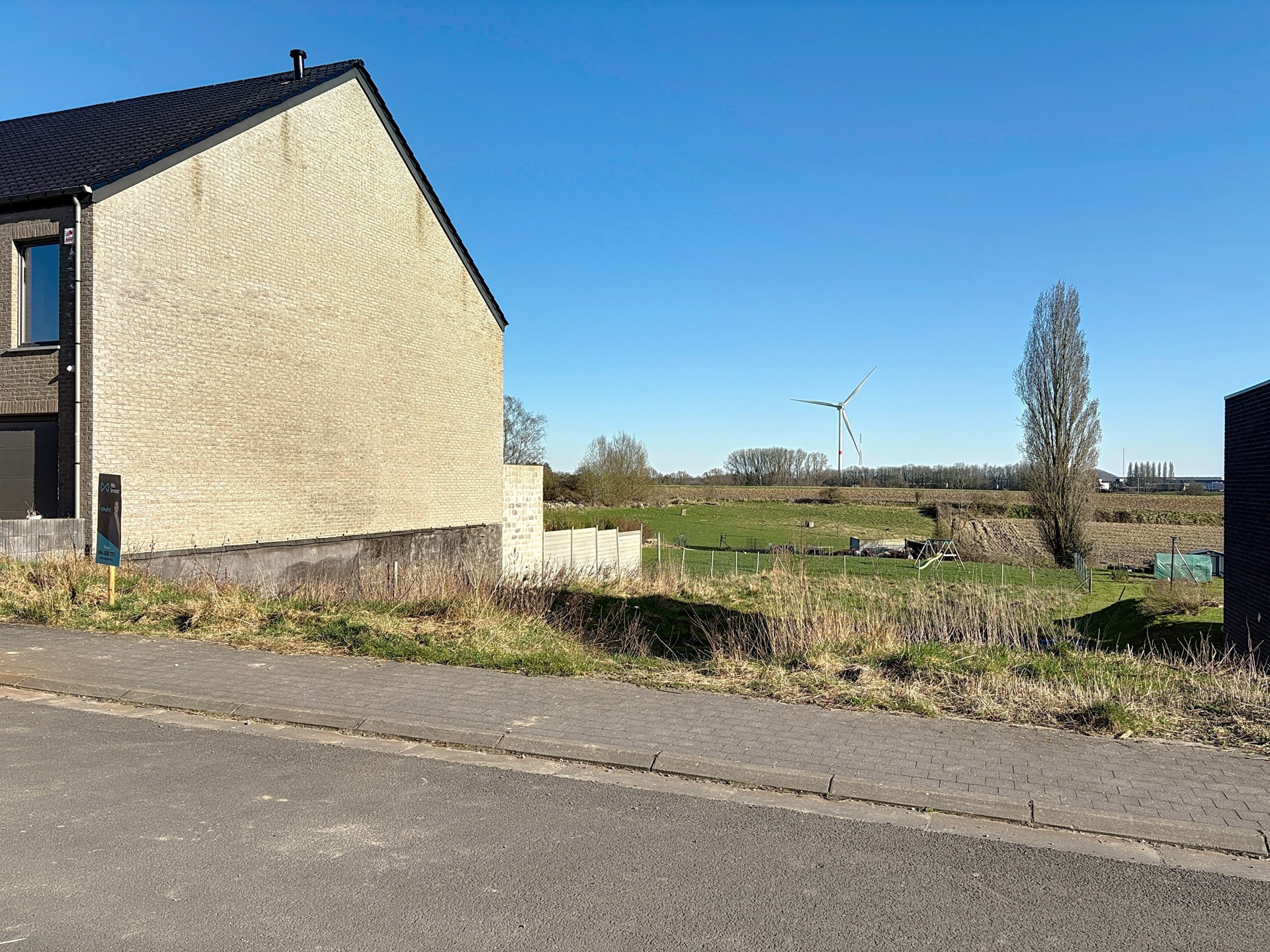 Picture 1 of 4 for Building ground in Le Roeulx