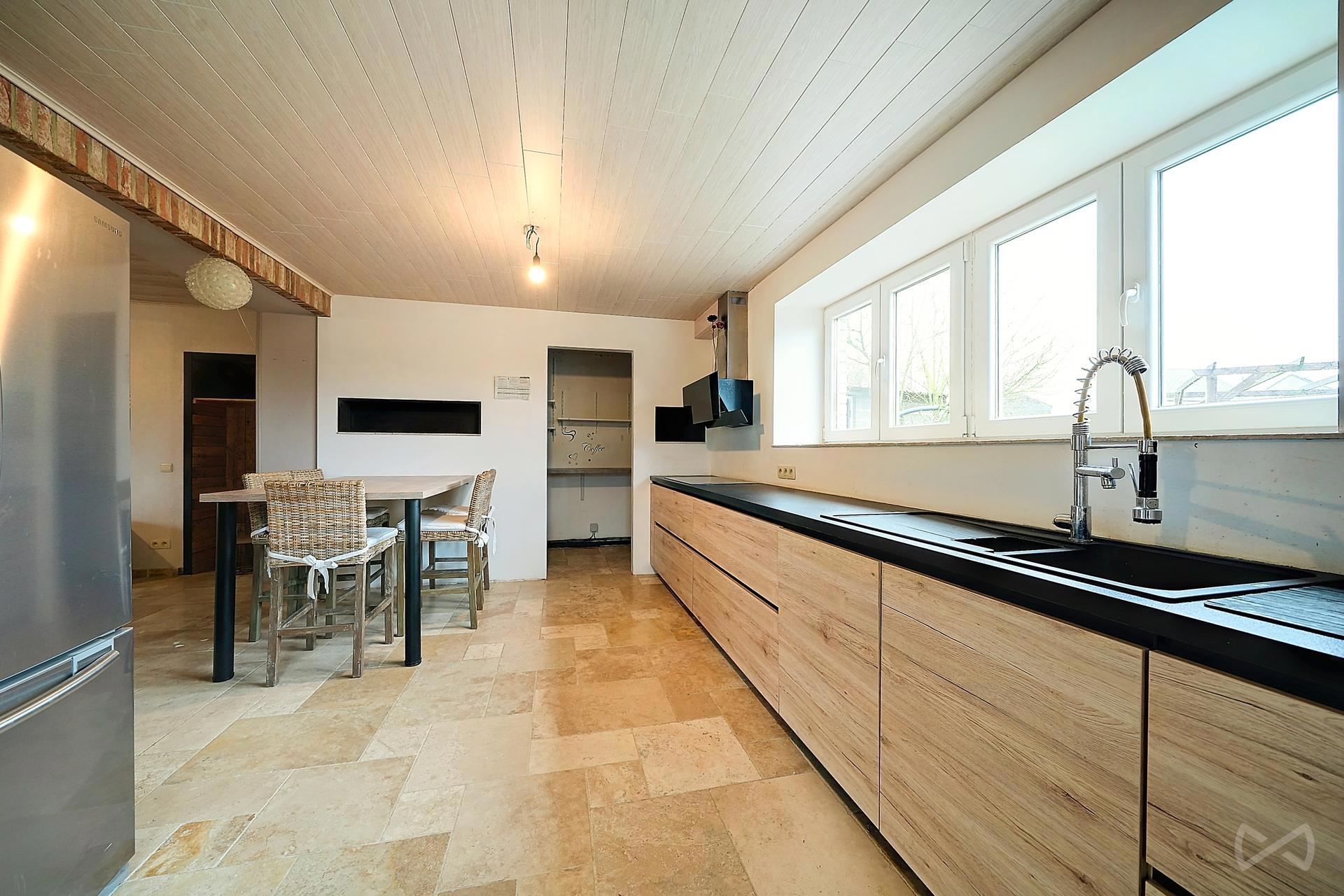 Picture 2 of 3 for House with six bedrooms in Florennes