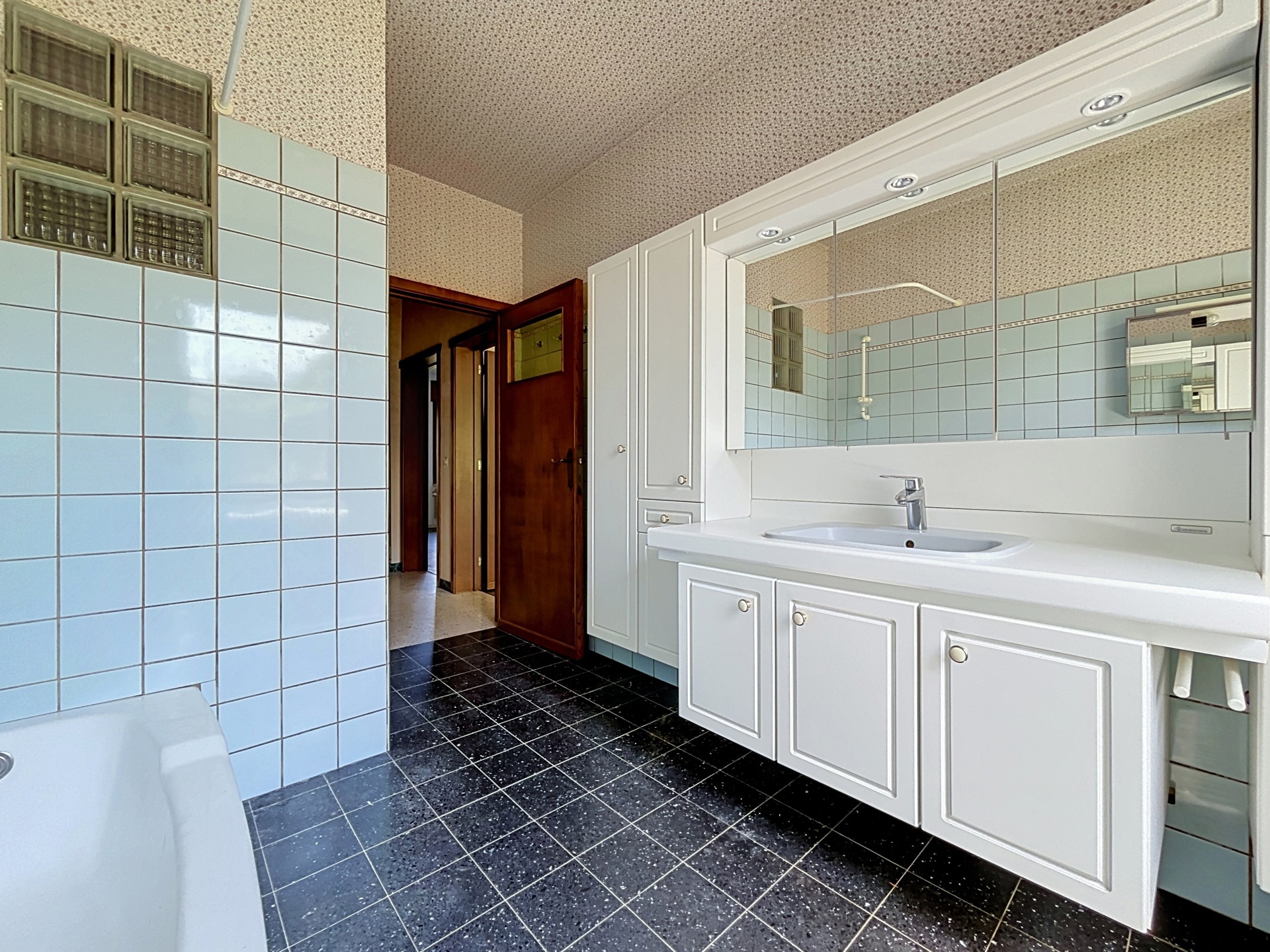 Picture 1 of 4 for House with six bedrooms in Orp-Jauche