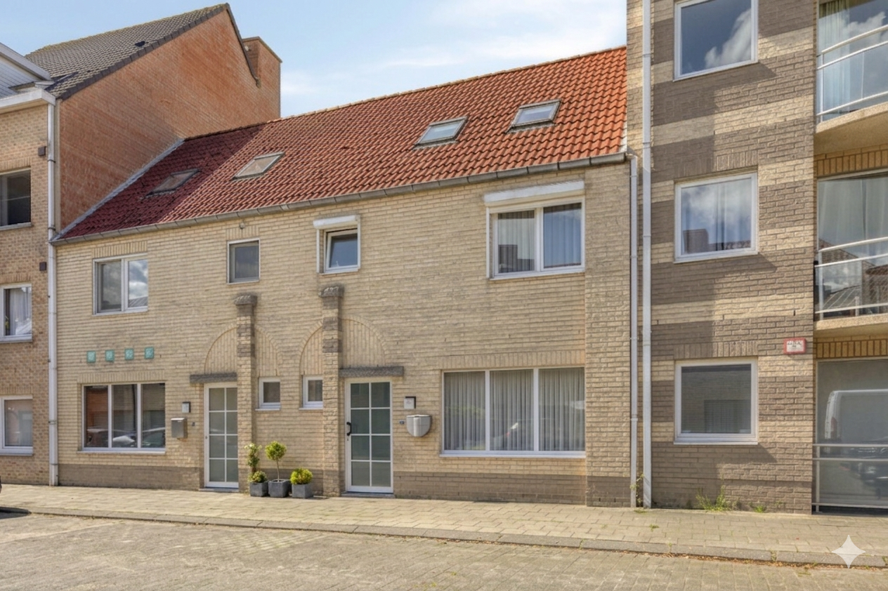 Foto 1 van 5 van Huis met vijf slaapkamers in Oostende