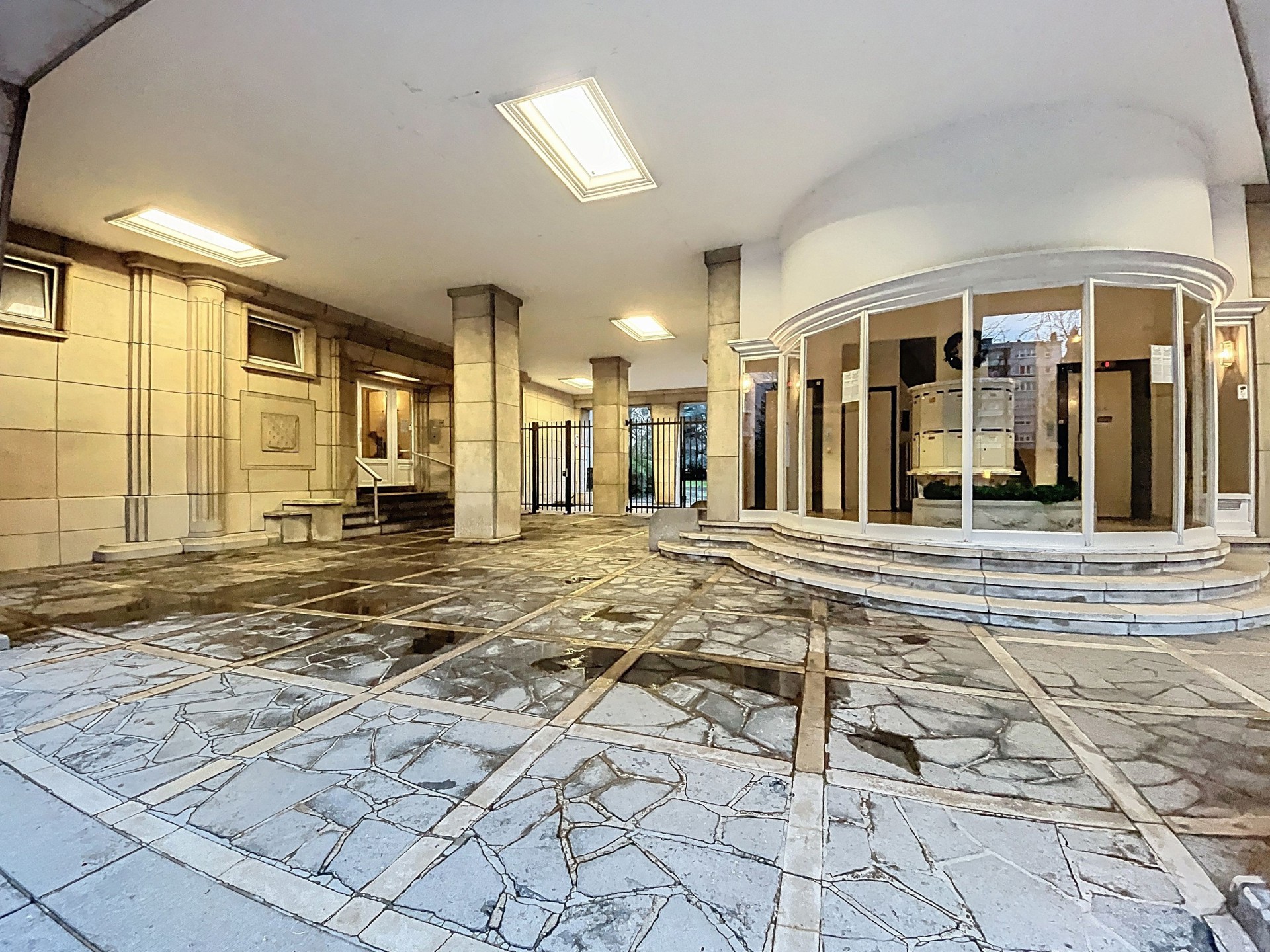 Picture 1 of 2 for Studio in Uccle