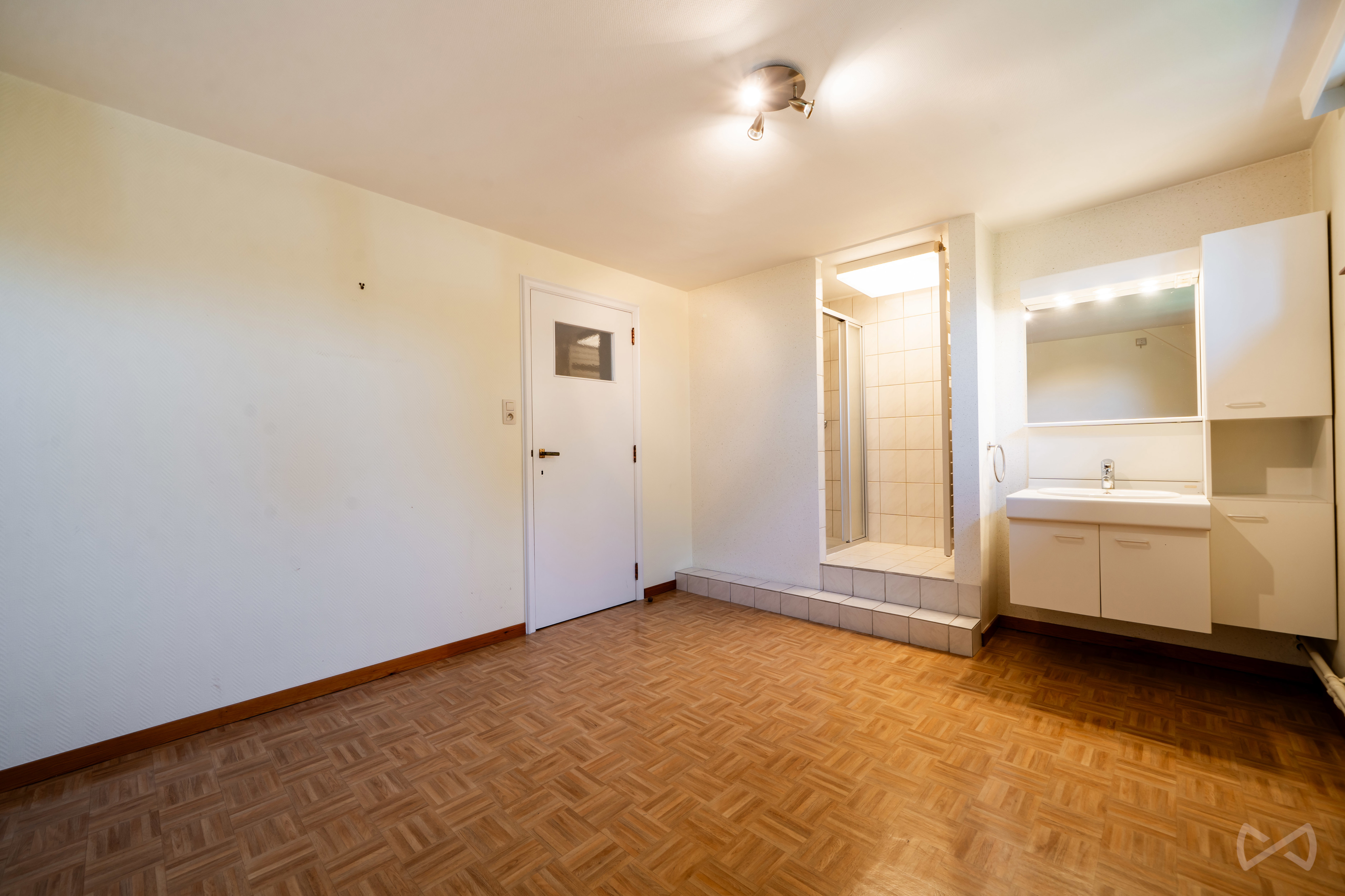 Foto 2 van 4 van Villa met zes slaapkamers in Baudour