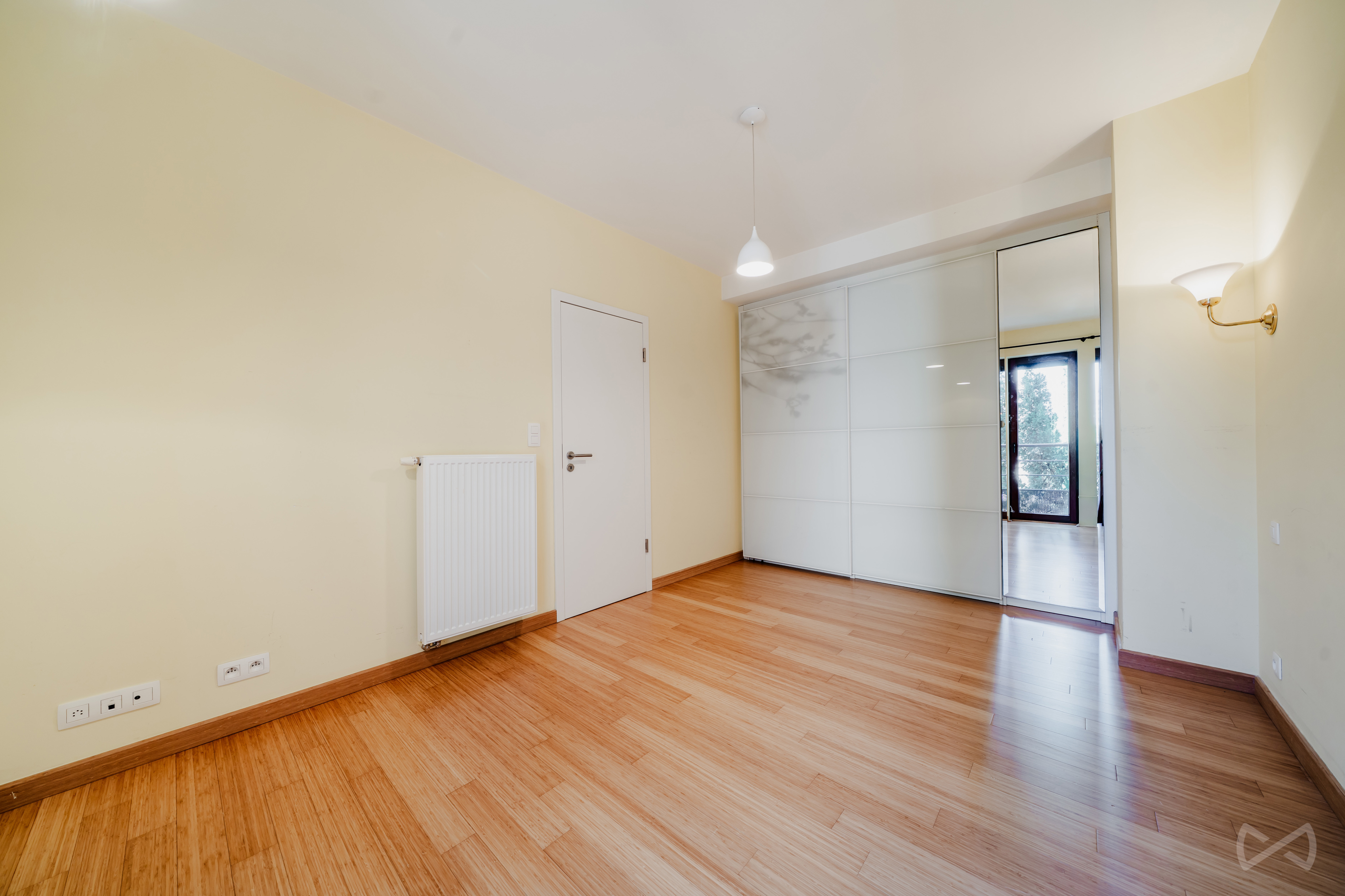 Picture 2 of 4 for Flat with three bedrooms in Waterloo