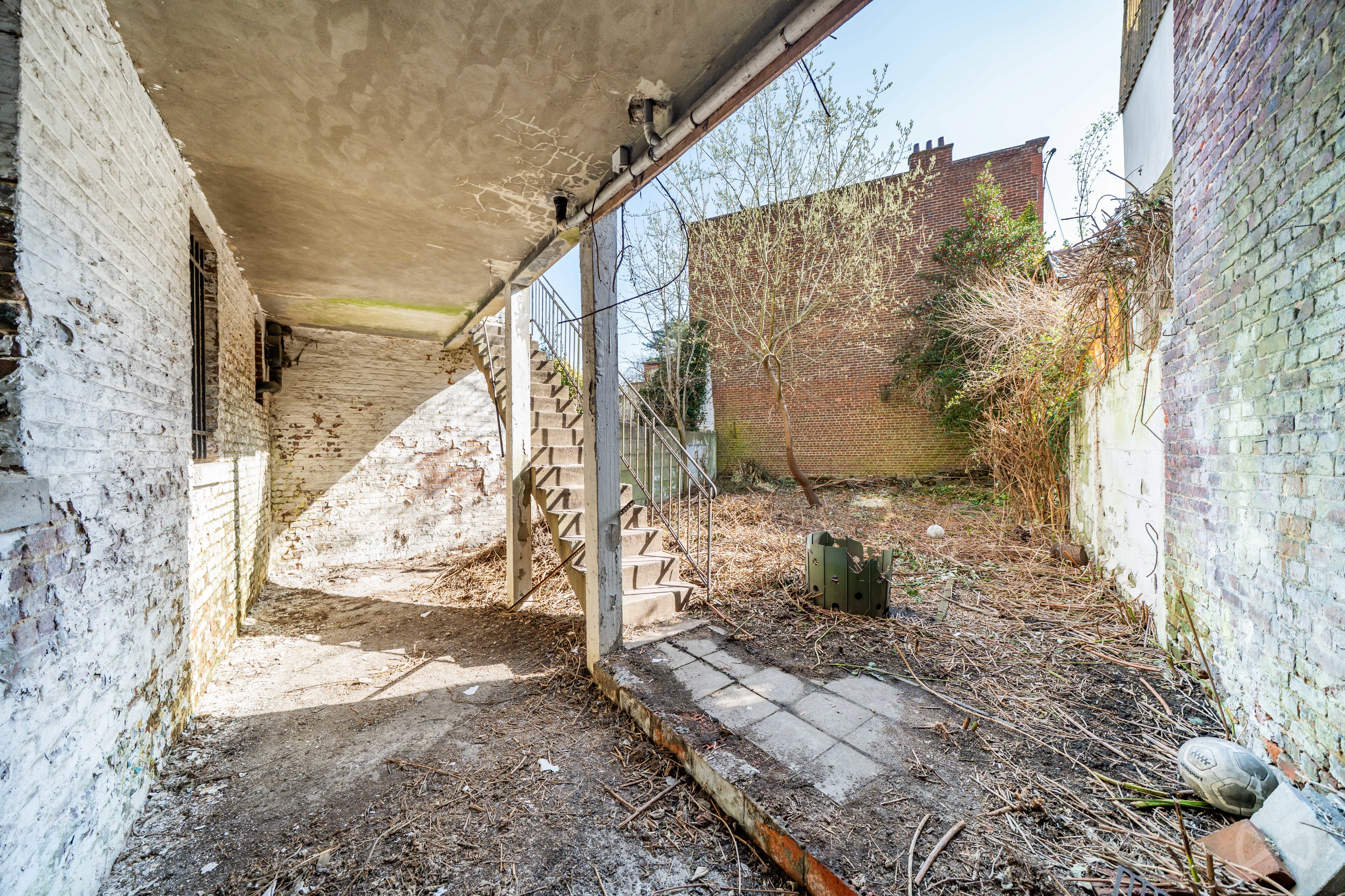 Picture 3 of 4 for Villa with six bedrooms in Marcinelle