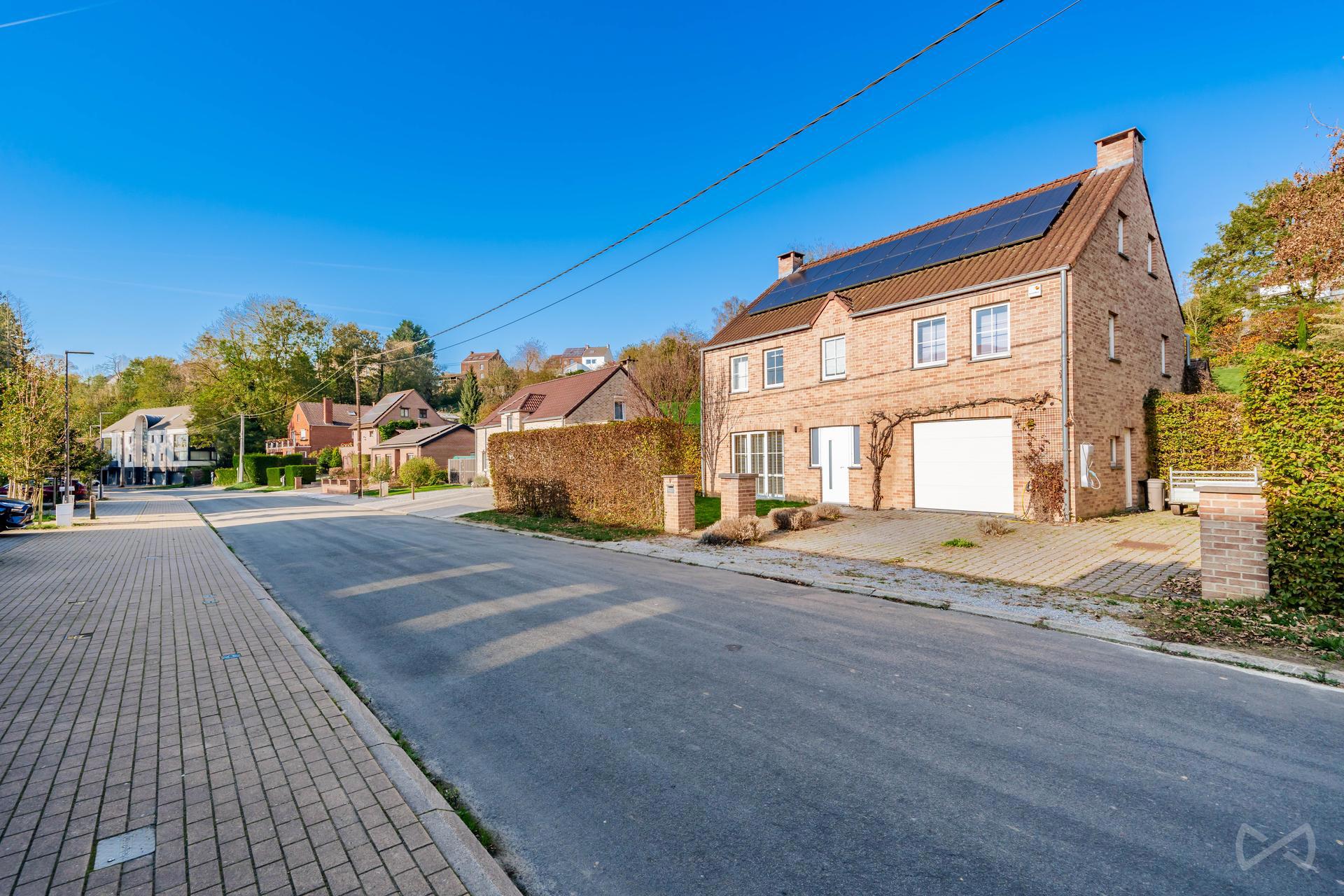 Picture 2 of 2 for House with five bedrooms in Court-saint-Étienne