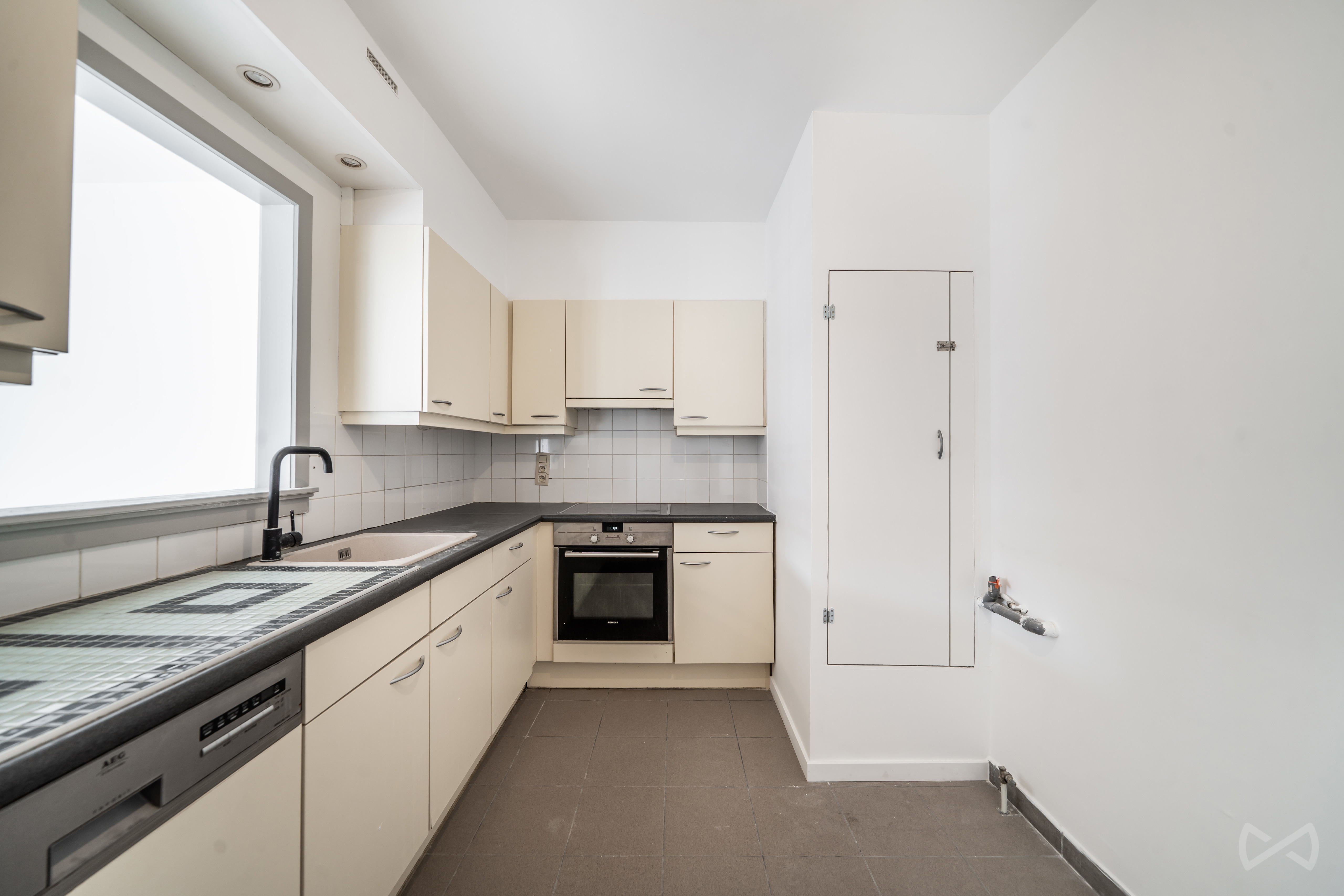 Picture 1 of 4 for Flat with three bedrooms in Berchem-sainte-agathe