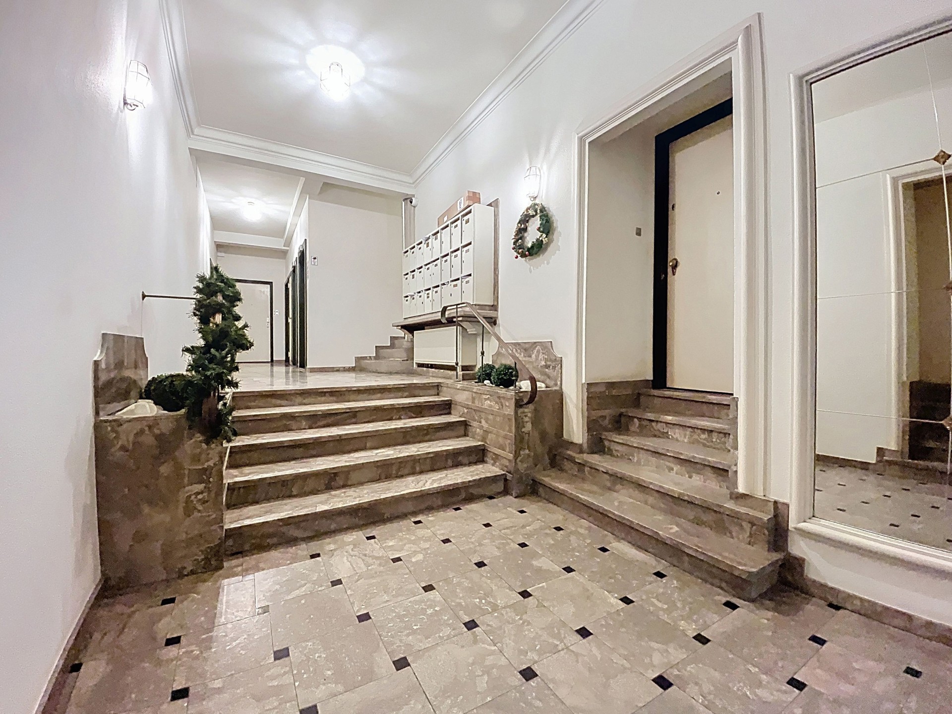 Picture 2 of 2 for Studio in Uccle
