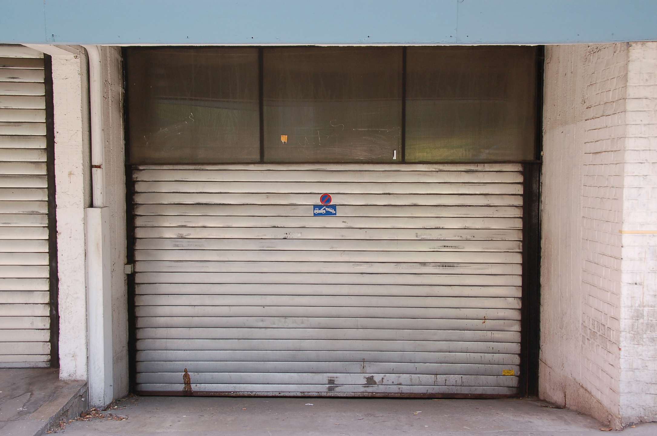 Picture 1 of 2 for Garage in Liège