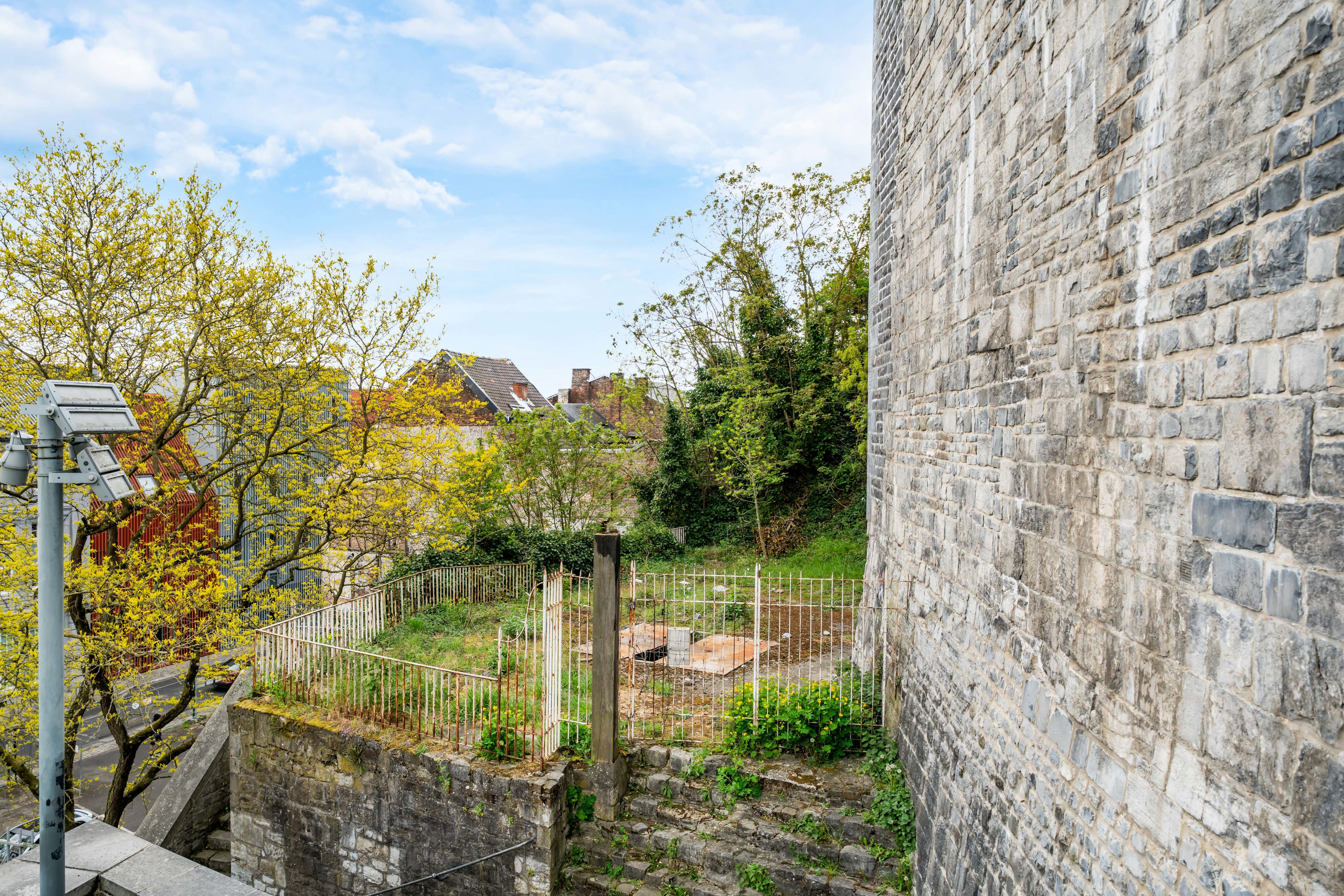 Picture 3 of 4 for Ground in Namur