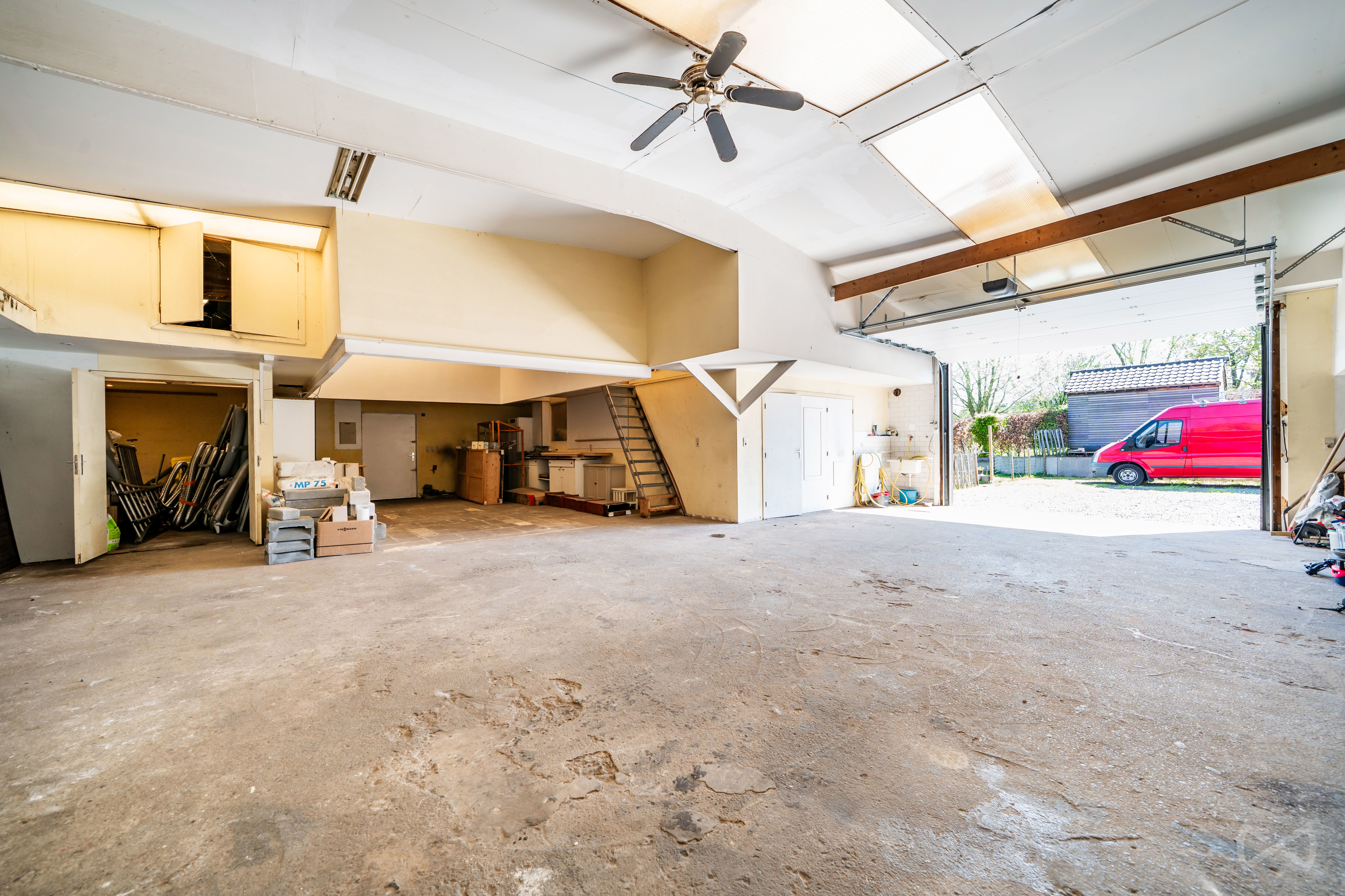 Picture 3 of 3 for Warehouse in Villers-la-ville