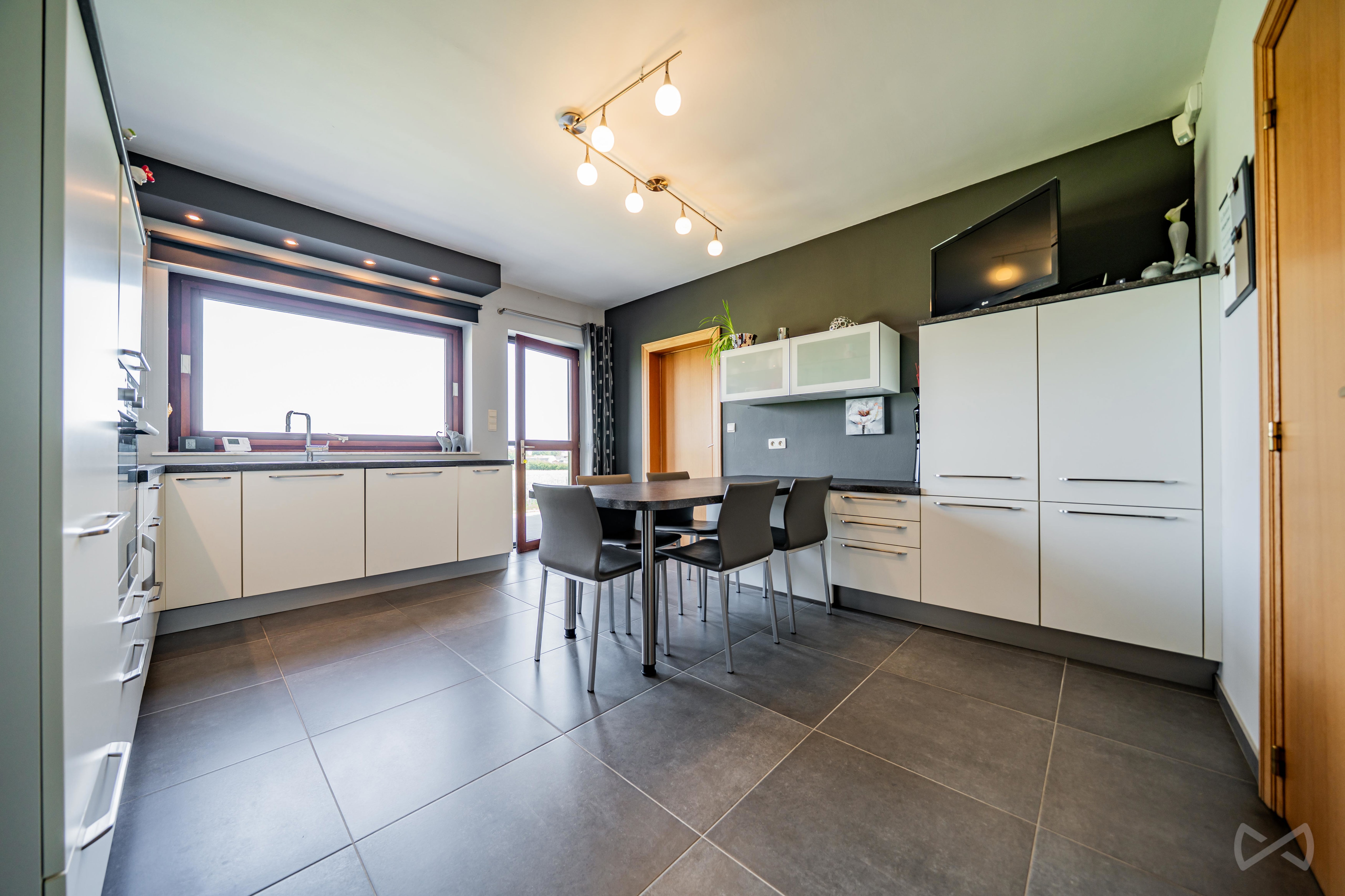 Picture 1 of 4 for Villa with four bedrooms in Tarcienne