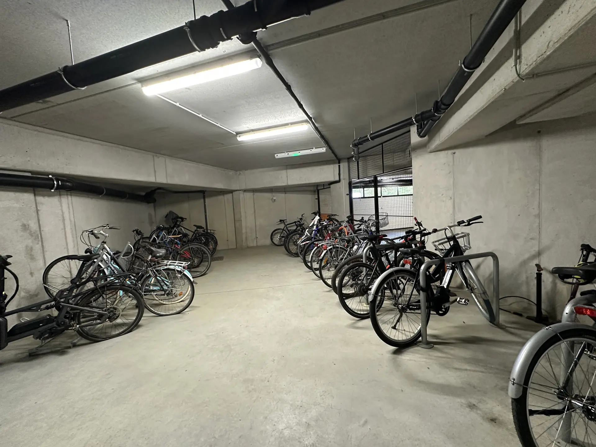Photo 4 sur 4 pour Rez-de-chaussée de trois chambres à Ukkel