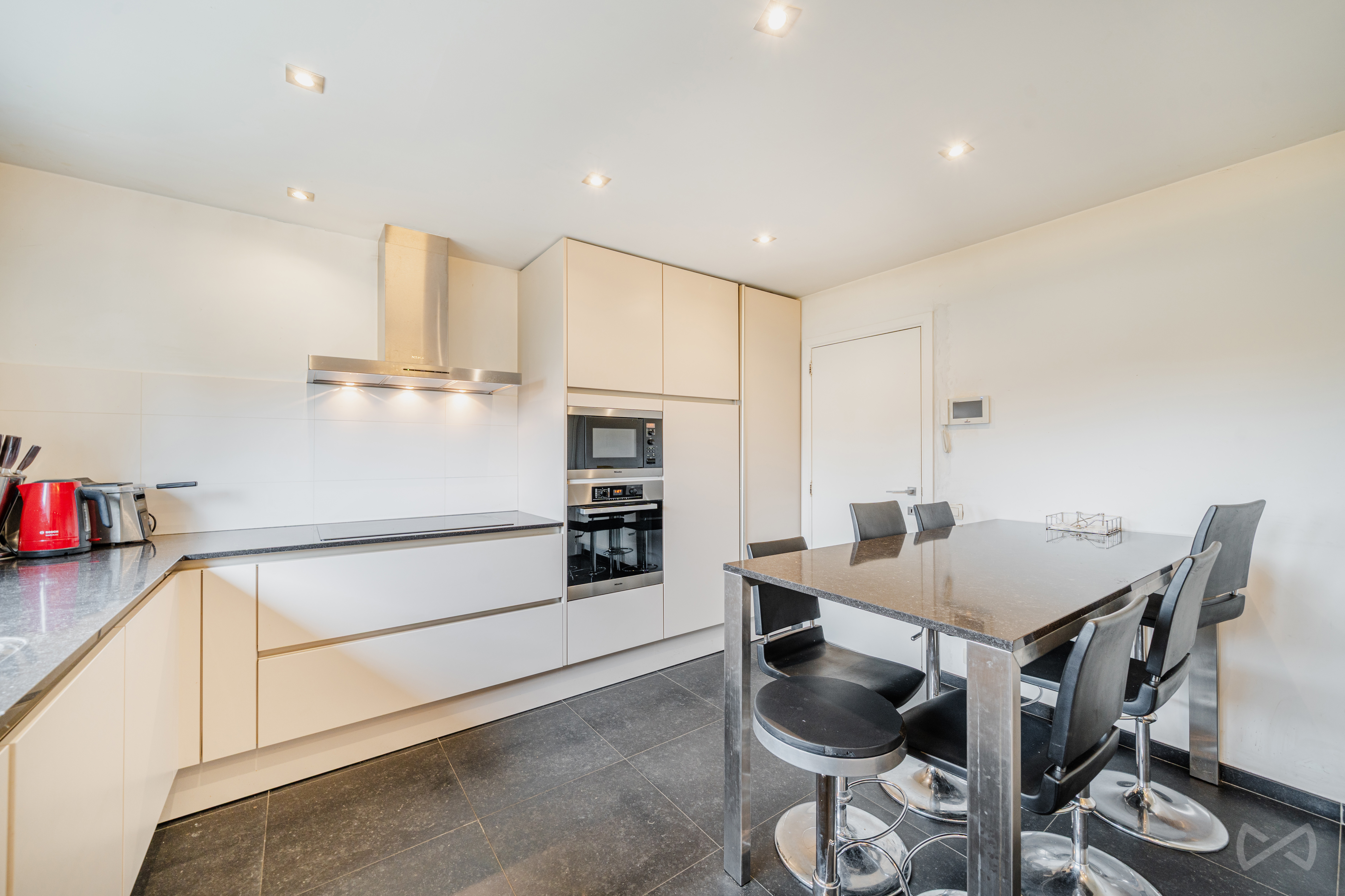 Picture 2 of 4 for Villa with five bedrooms in Waterloo