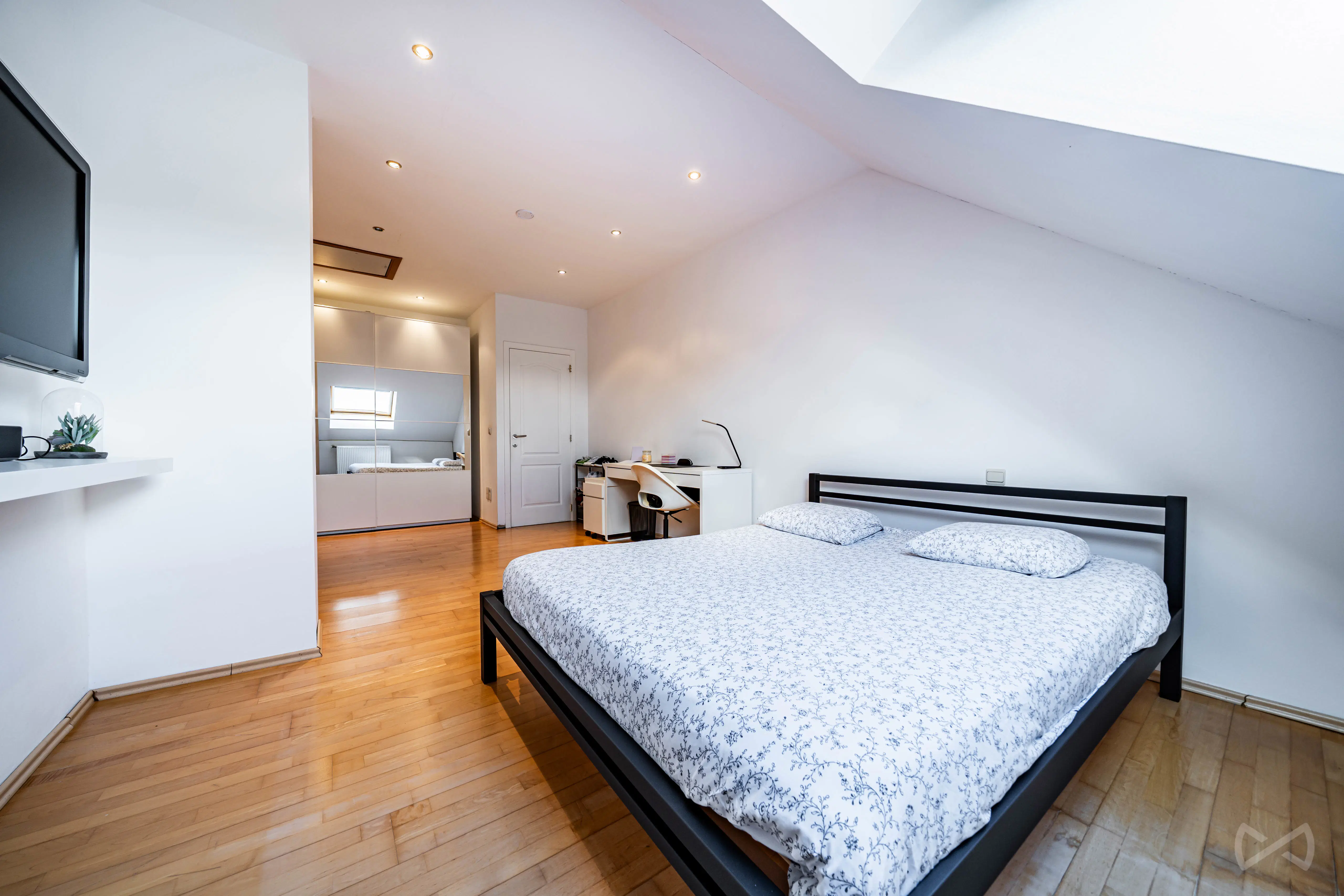 Photo 3 sur 4 pour Immeuble mixte de cinq chambres à Tertre