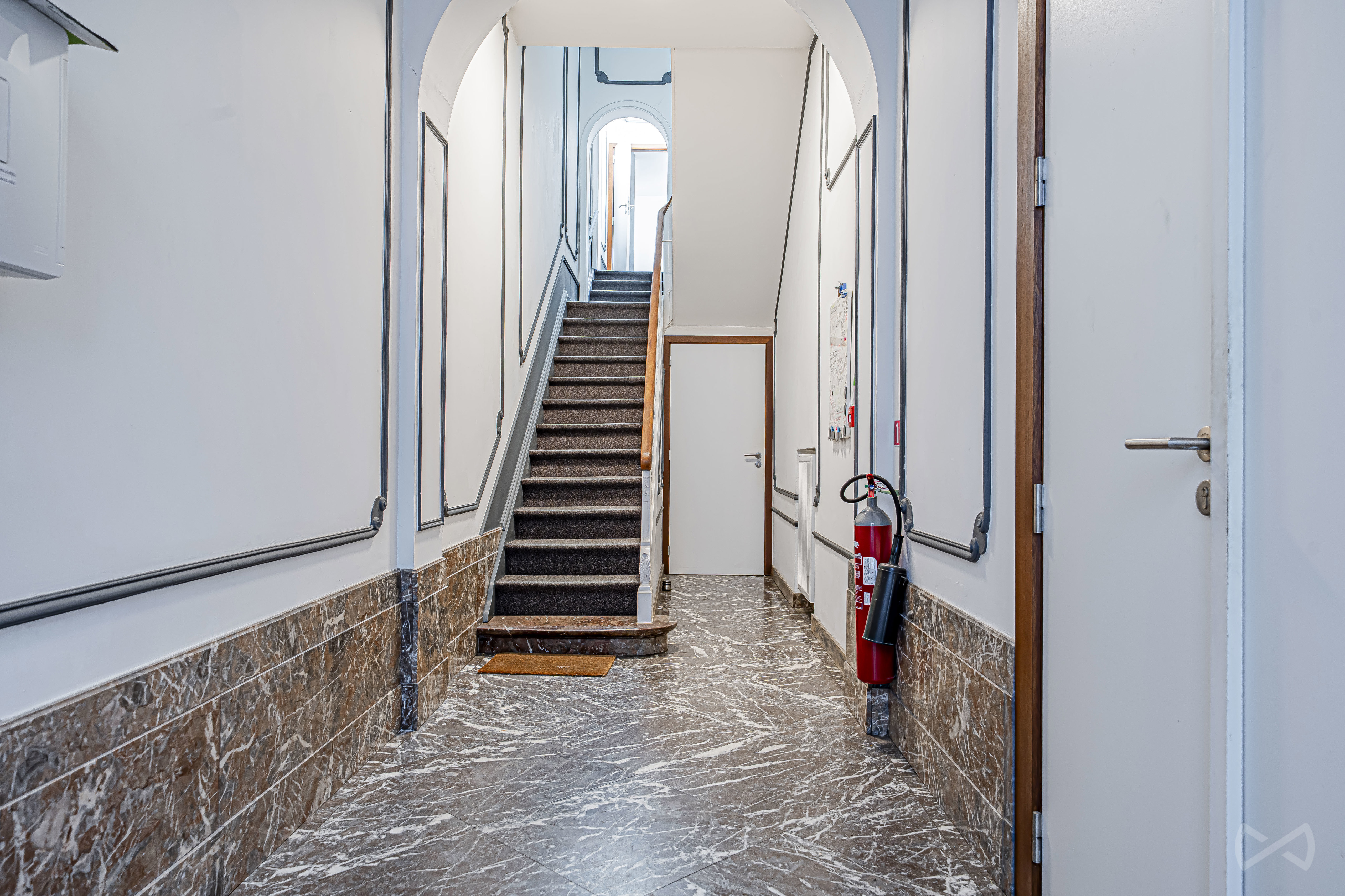 Photo 2 sur 3 pour Immeuble à appartements de neuf chambres à Liège