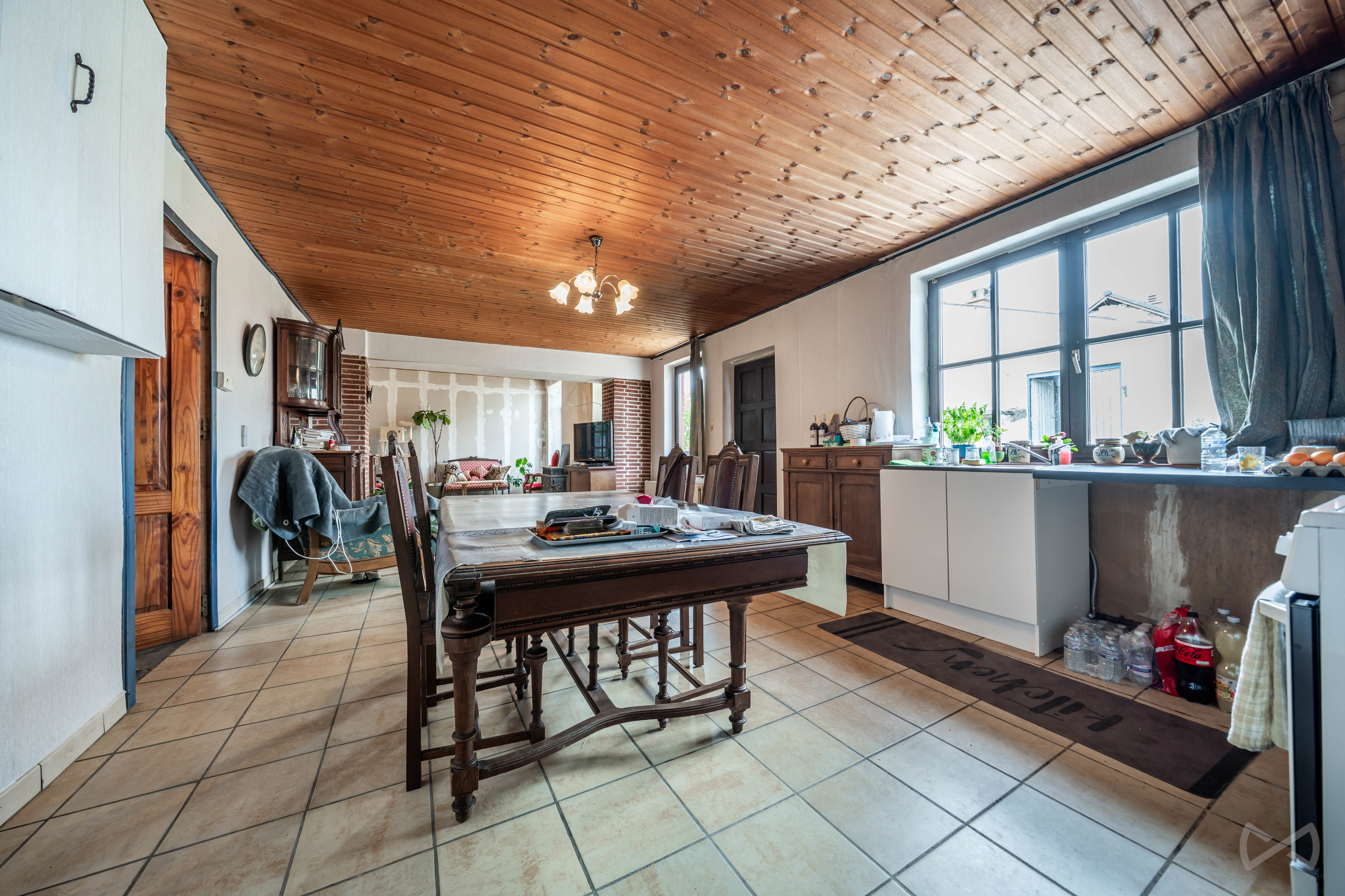 Foto 3 van 4 van Gebouw voor gemengd gebruik met vier slaapkamers in Morialmé