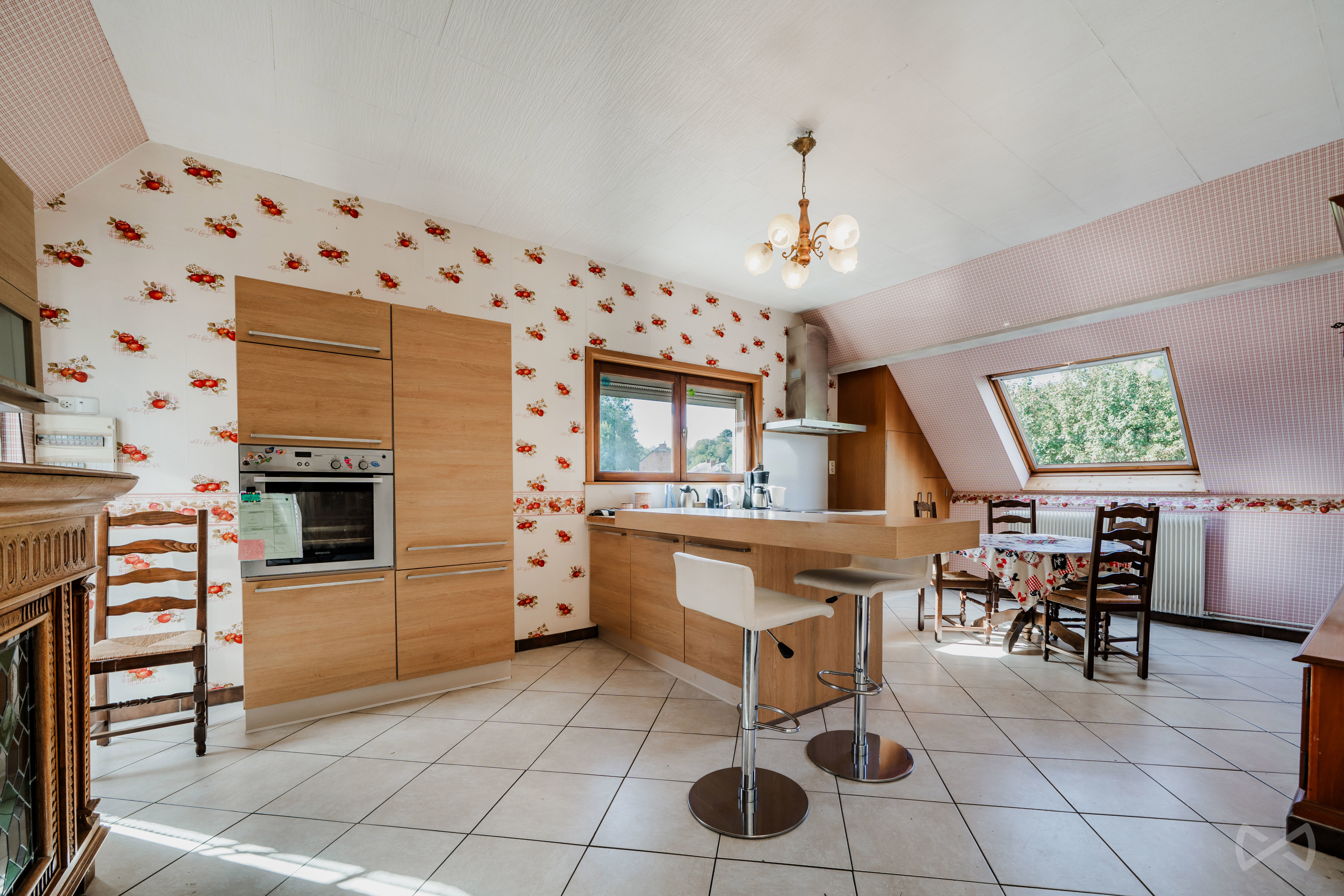 Photo 3 sur 4 pour Immeuble mixte de 15 chambres à Trelon