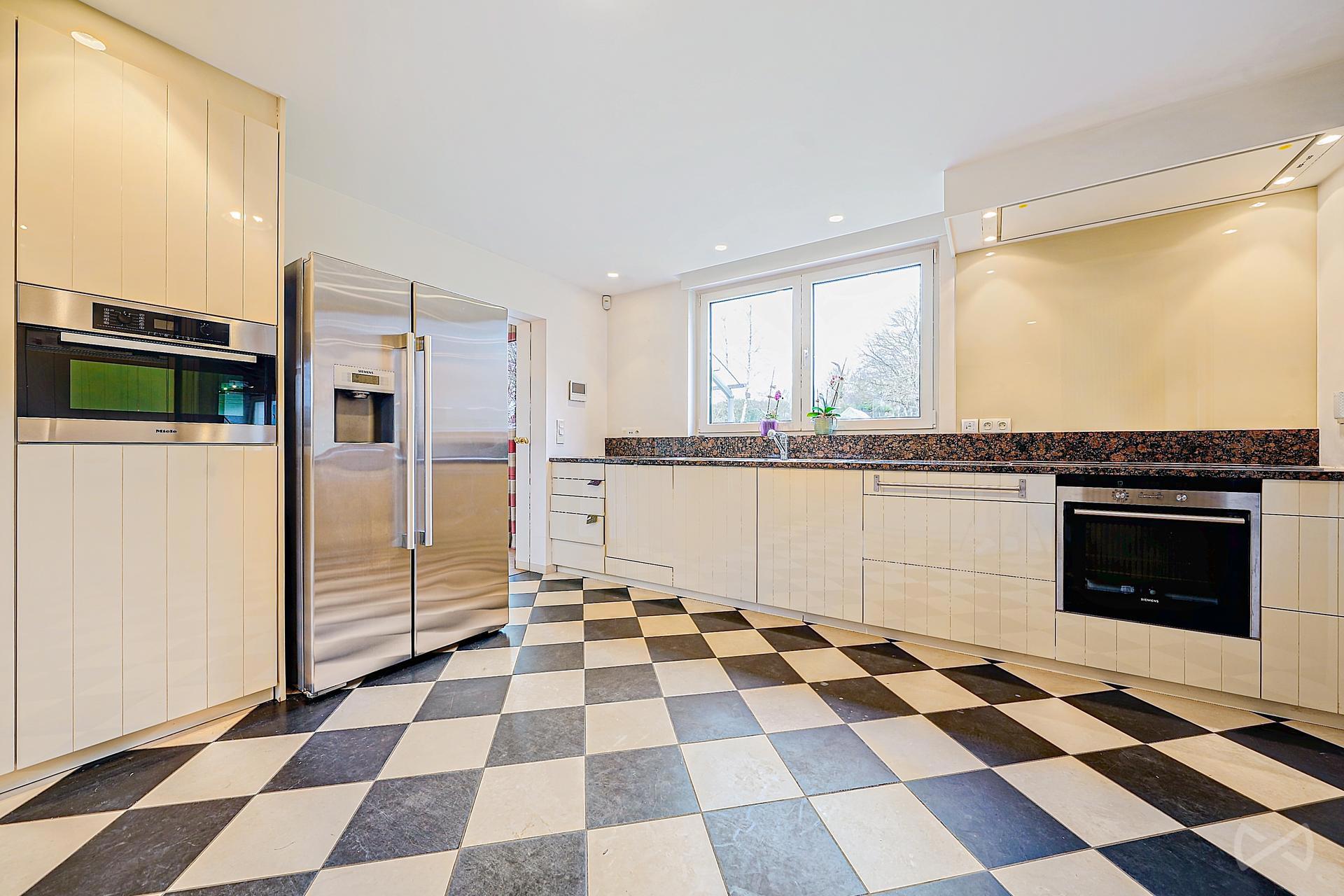 Picture 1 of 4 for House with six bedrooms in Genappe