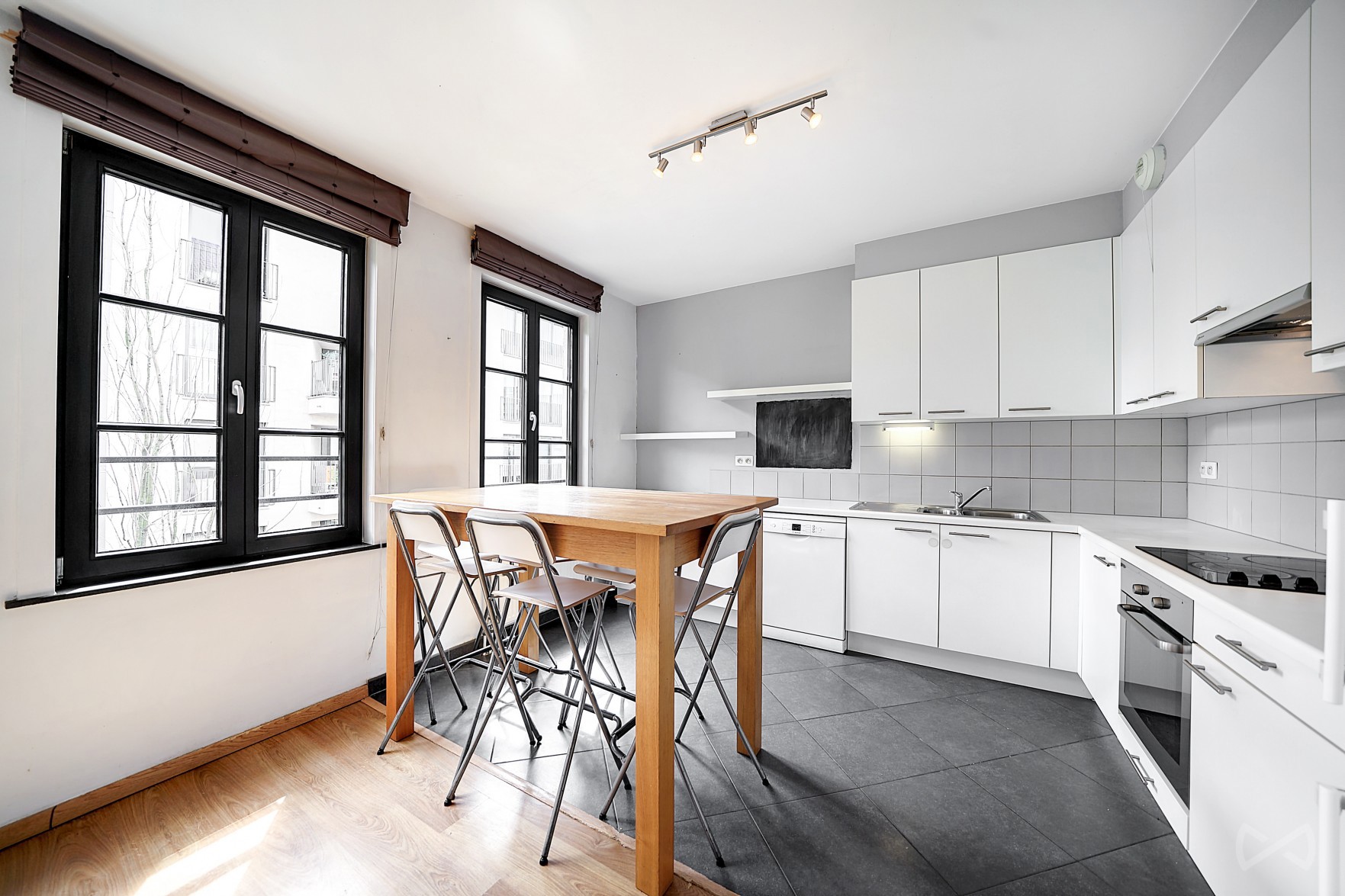 Picture 1 of 4 for Flat with five bedrooms in Molenbeek-saint-jean