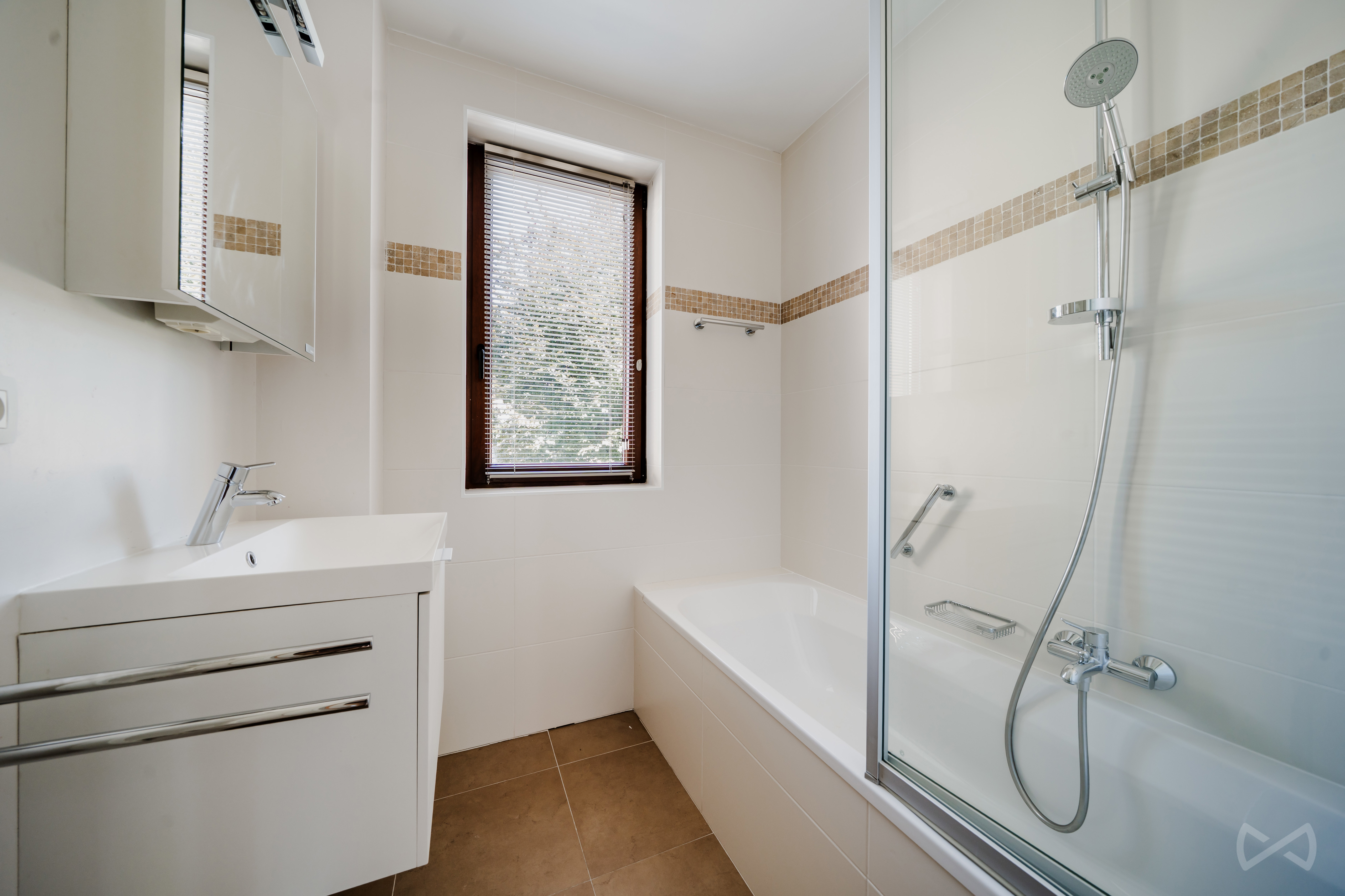 Picture 4 of 4 for Flat with three bedrooms in Waterloo
