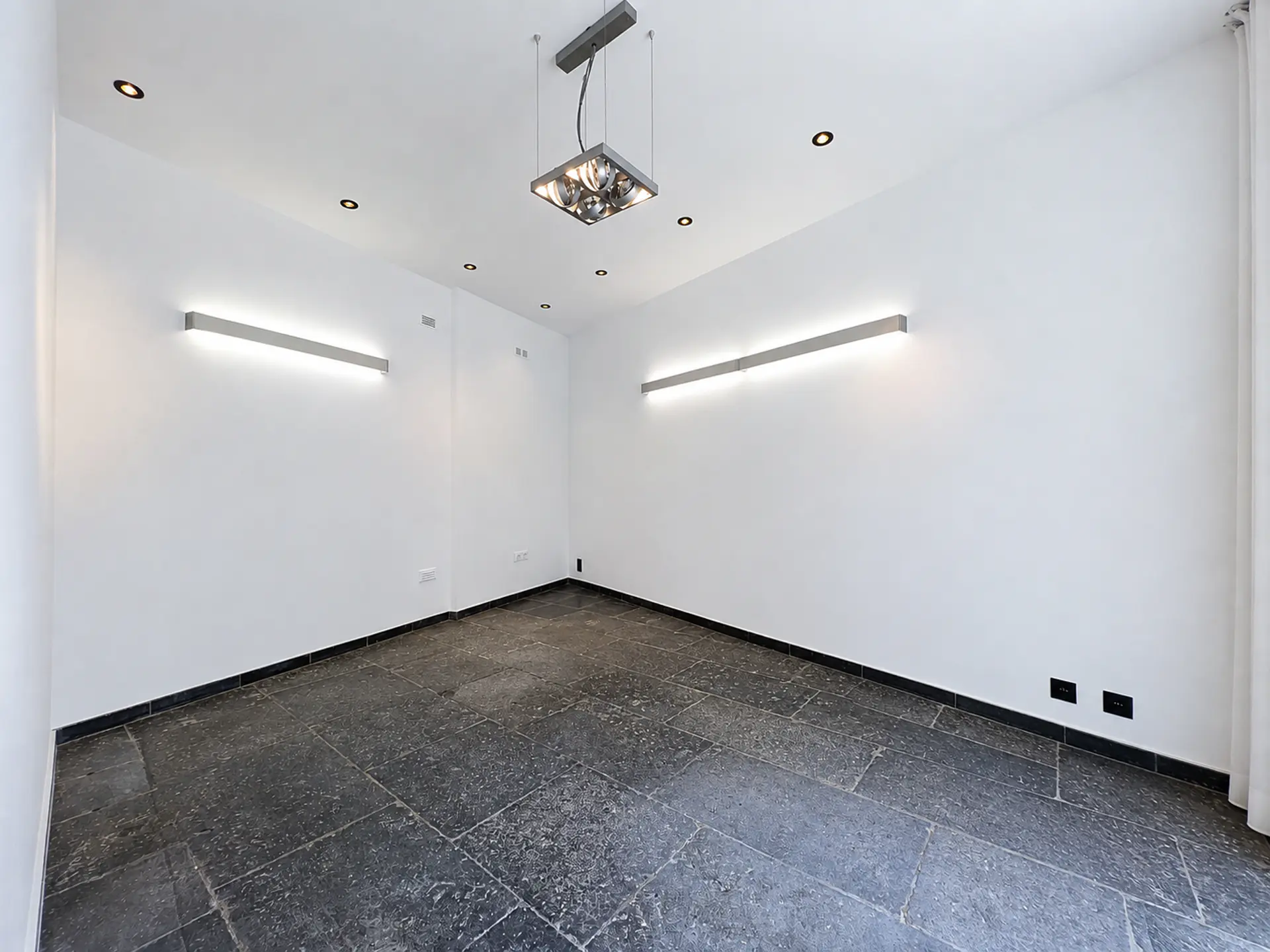 Picture 1 of 4 for Villa in Ixelles