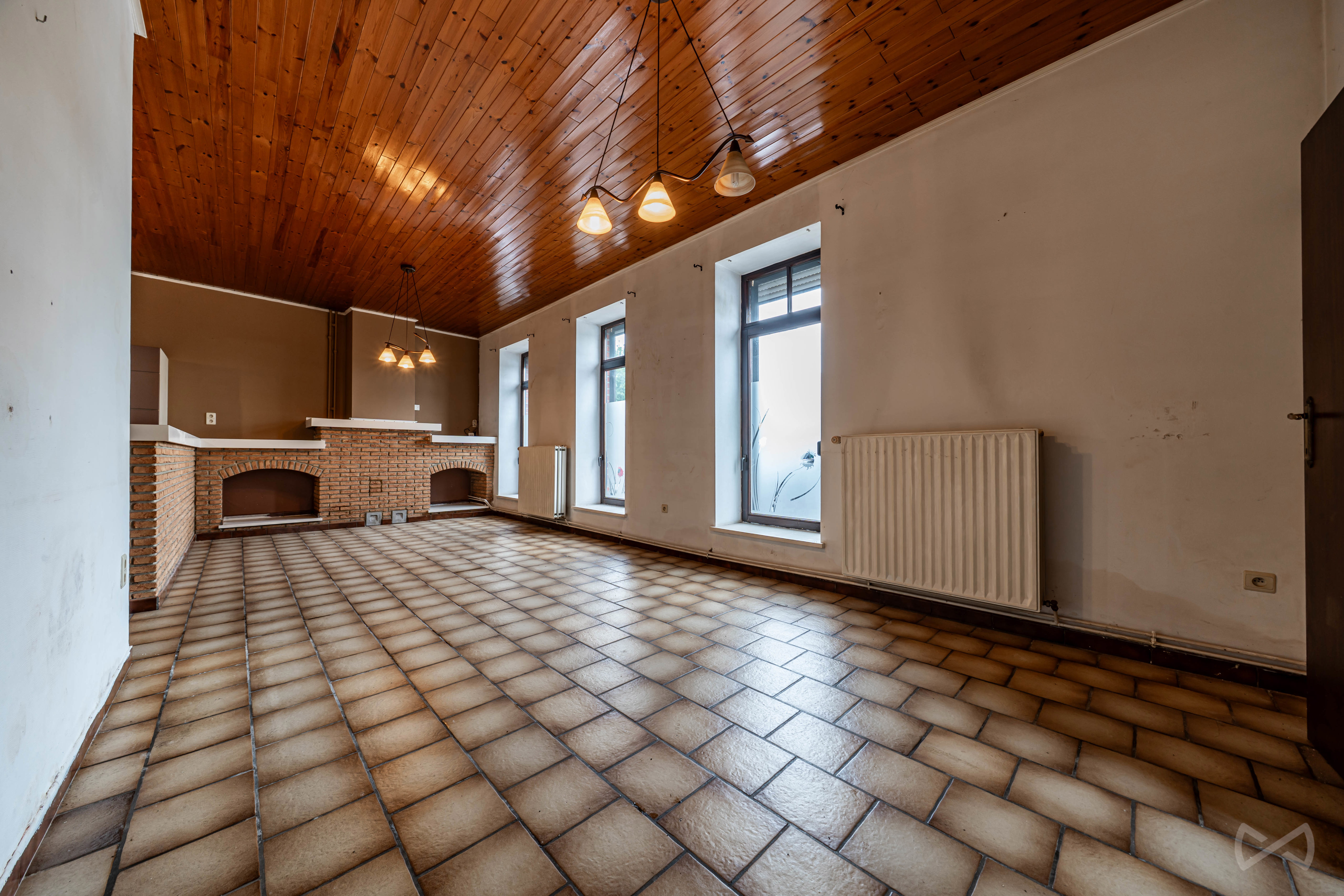 Foto 2 van 4 van Gebouw voor gemengd gebruik met zes slaapkamers in Ghislenghien