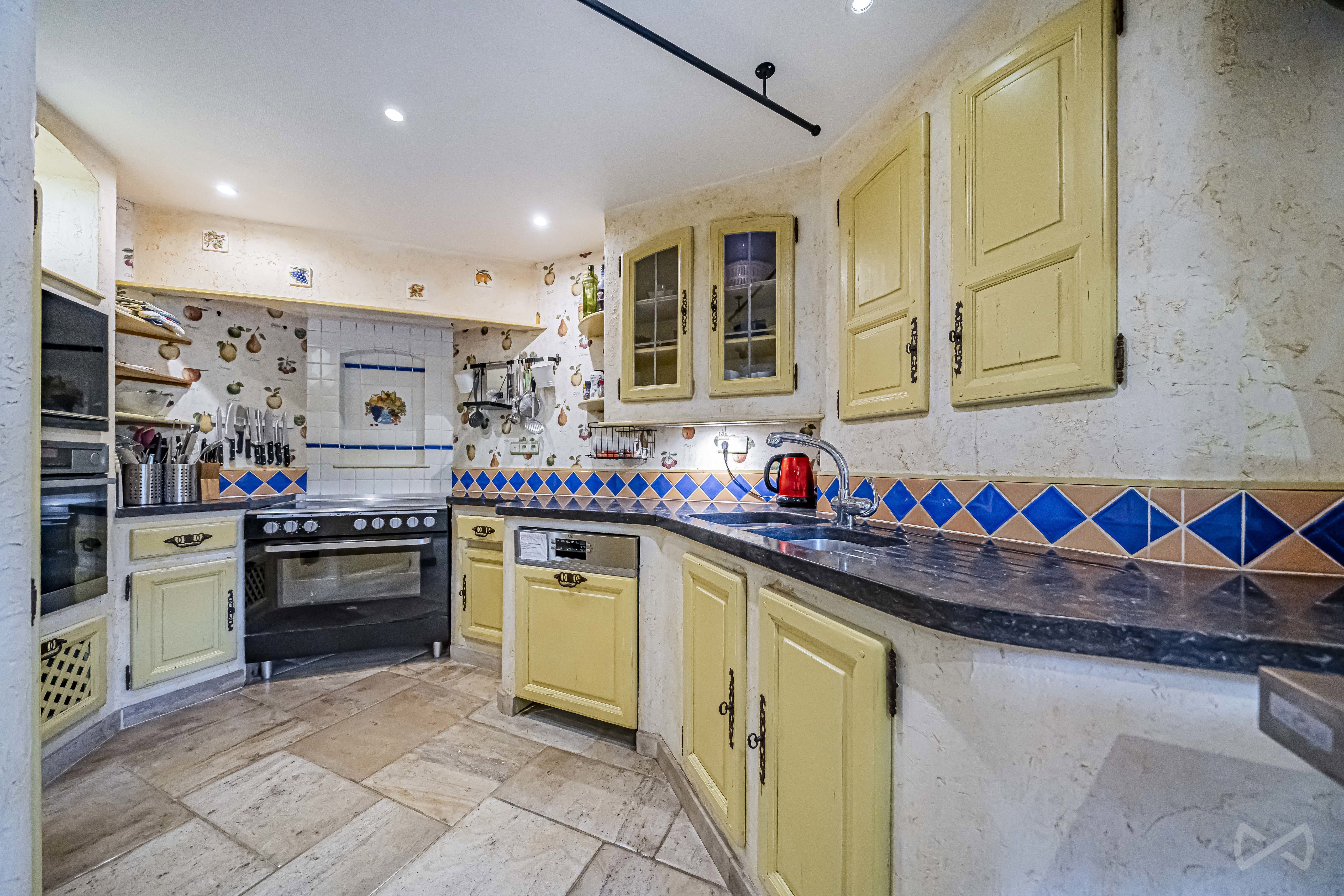 Picture 1 of 4 for House with four bedrooms in Libin Redu