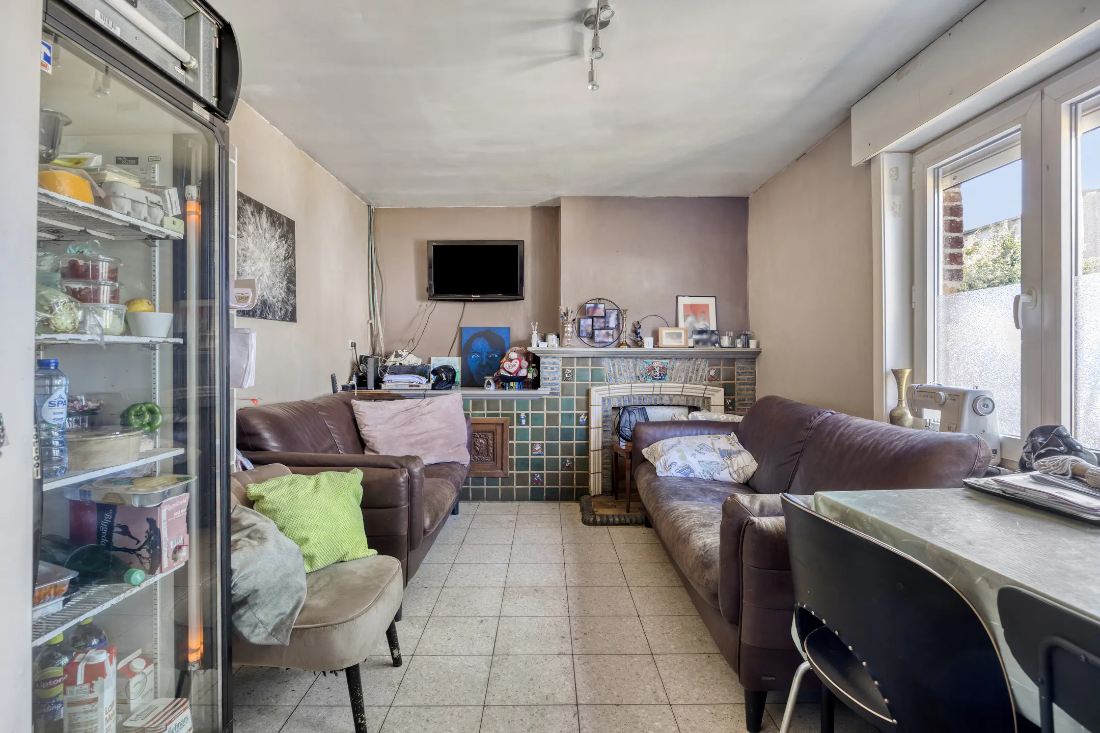 Photo 1 sur 2 pour Immeuble mixte de trois chambres à Asse