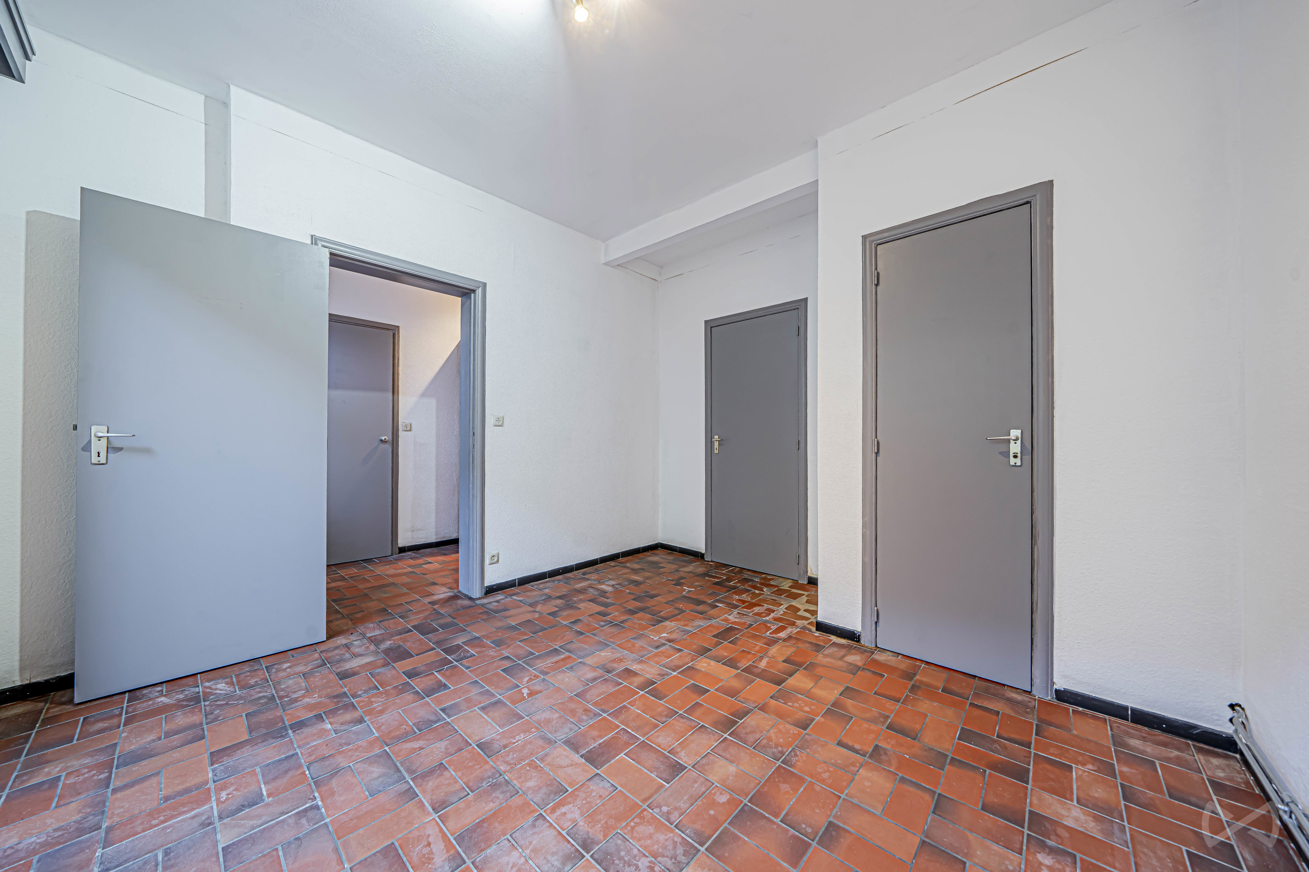 Picture 3 of 4 for Multi-purpose building in Mons