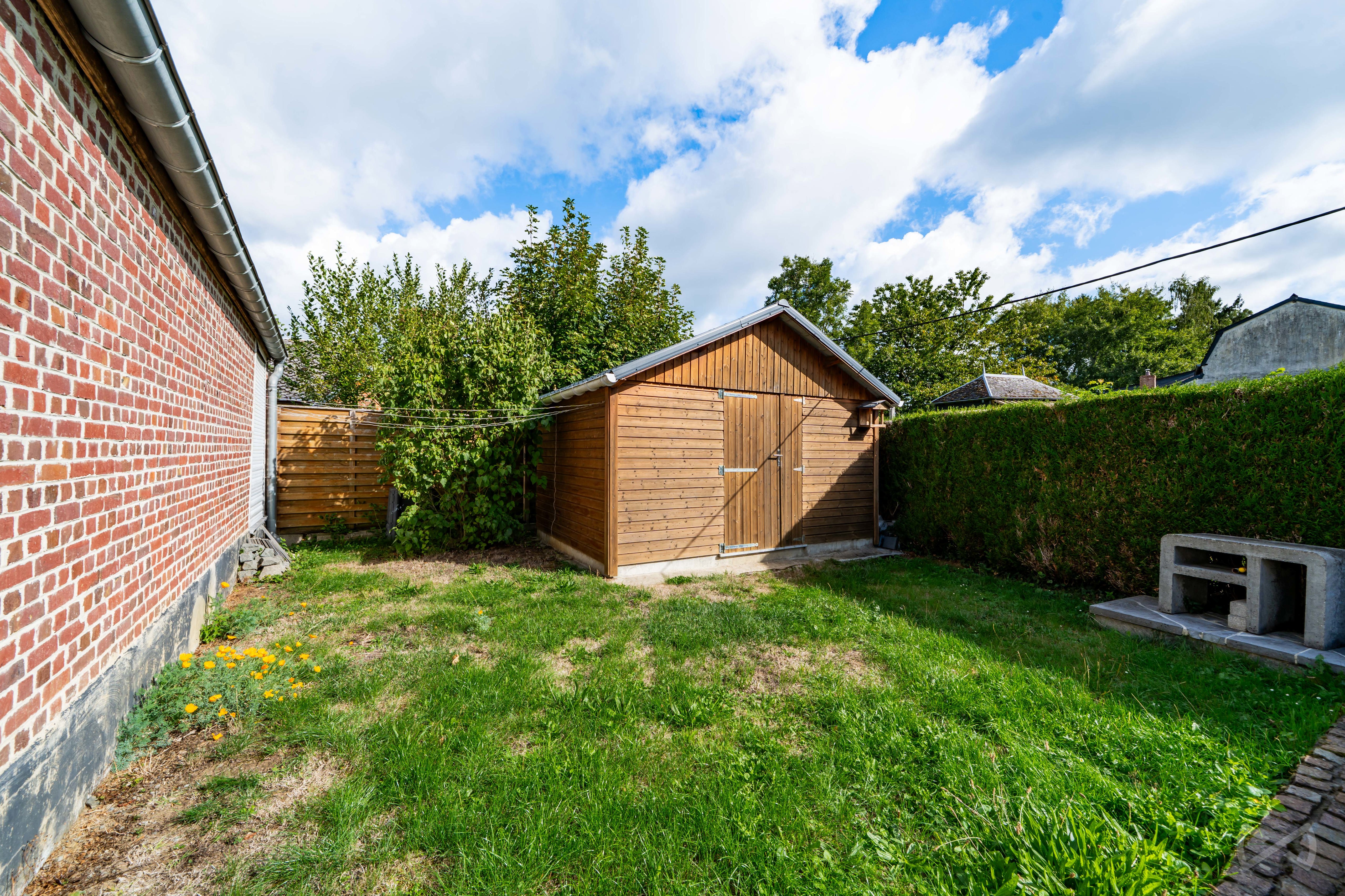 Photo 2 sur 4 pour Immeuble mixte de 15 chambres à Trelon