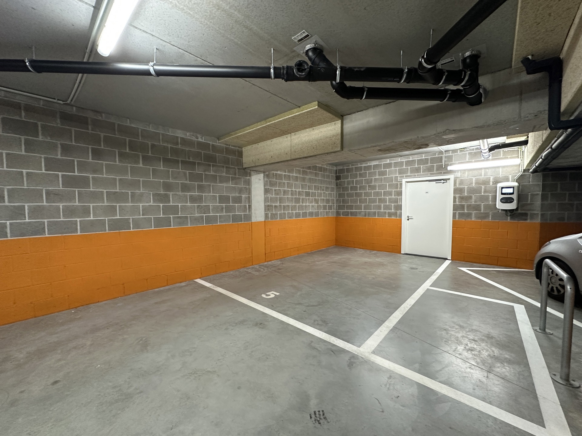 Photo 3 sur 4 pour Rez-de-chaussée de trois chambres à Ukkel