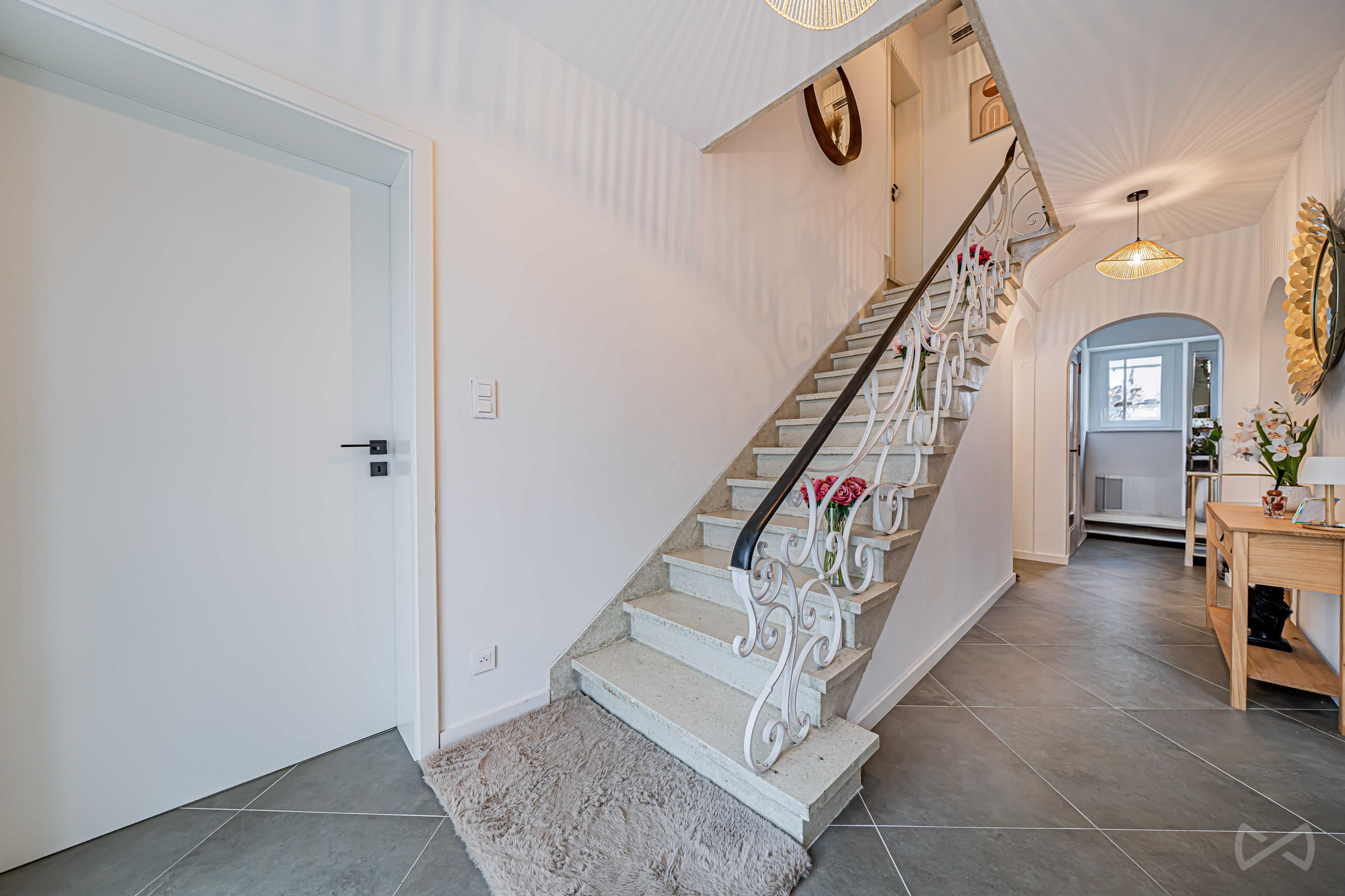 Picture 2 of 4 for House with five bedrooms in Lens-saint-servais