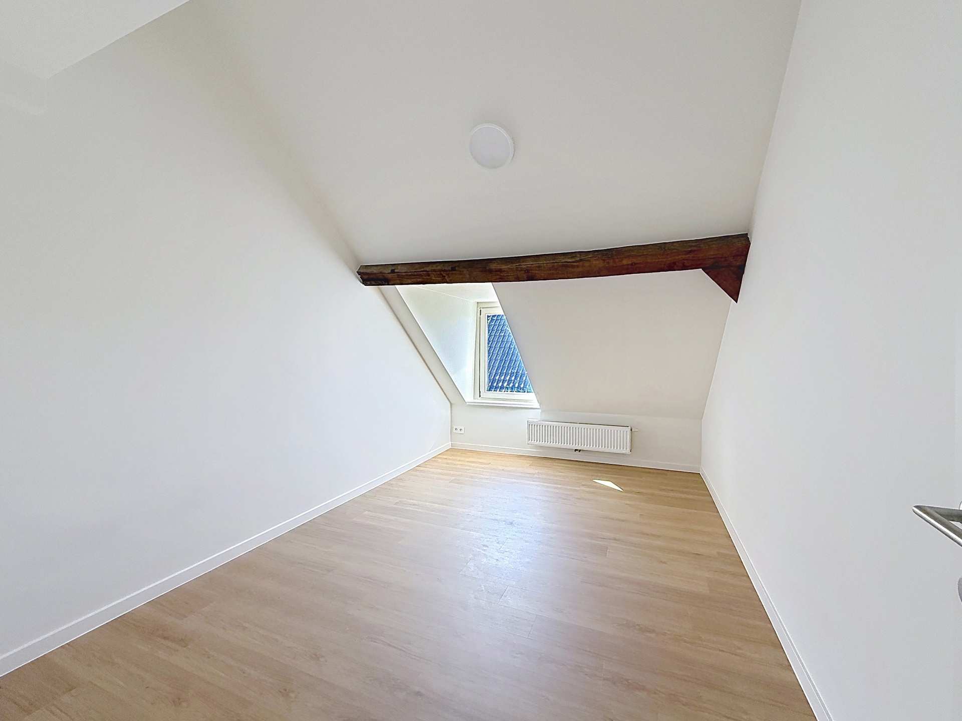 Picture 1 of 3 for Flat with three bedrooms in Ath