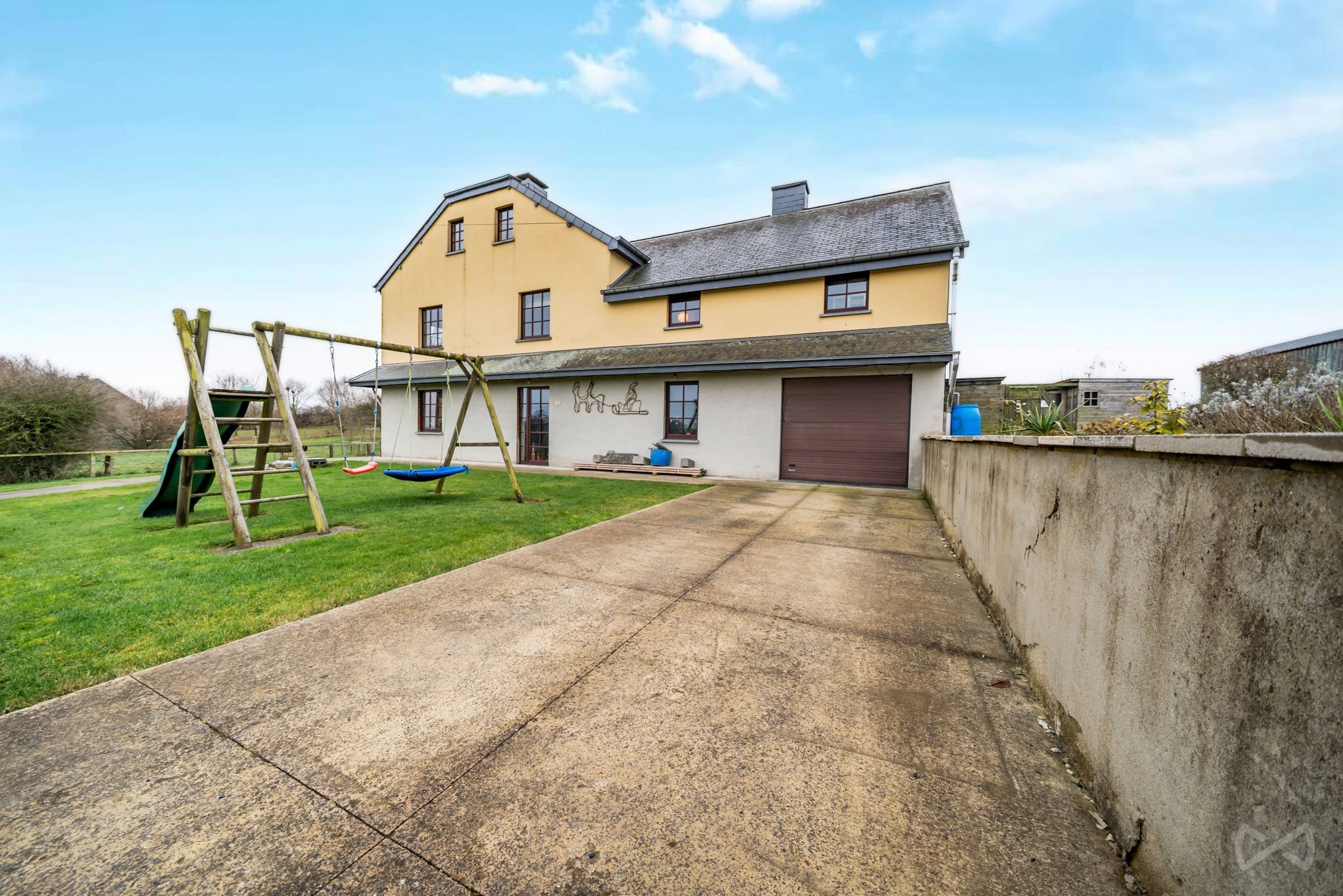 Picture 1 of 3 for House with five bedrooms in Vaux-sur-Sûre