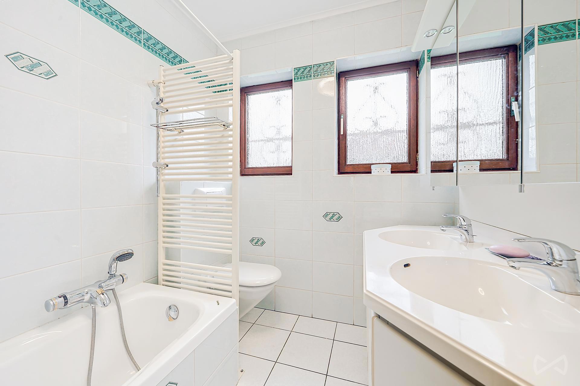 Picture 3 of 4 for Villa with five bedrooms in Mont-sur-marchienne