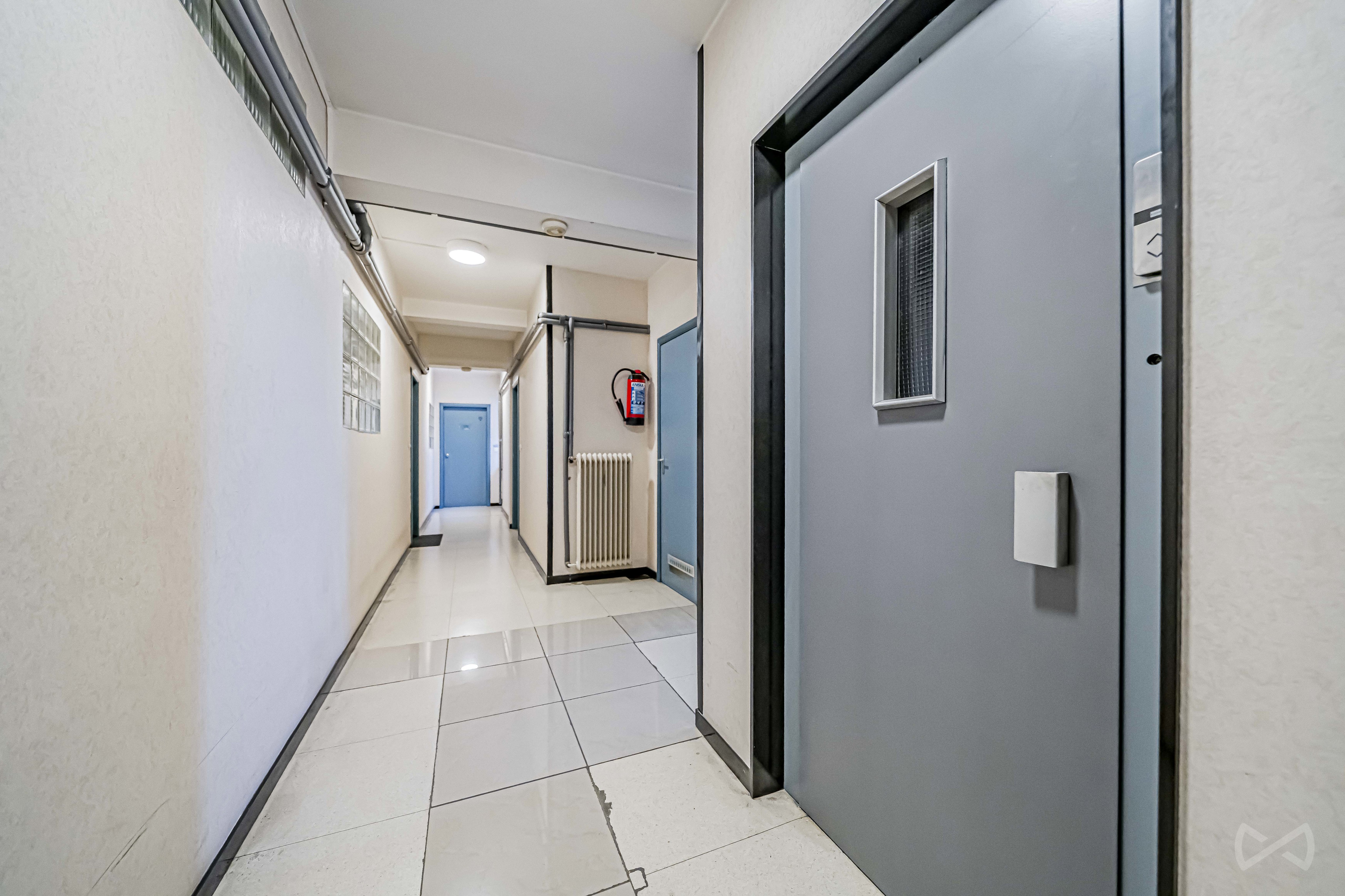 Picture 3 of 4 for Multi-purpose building in Mons