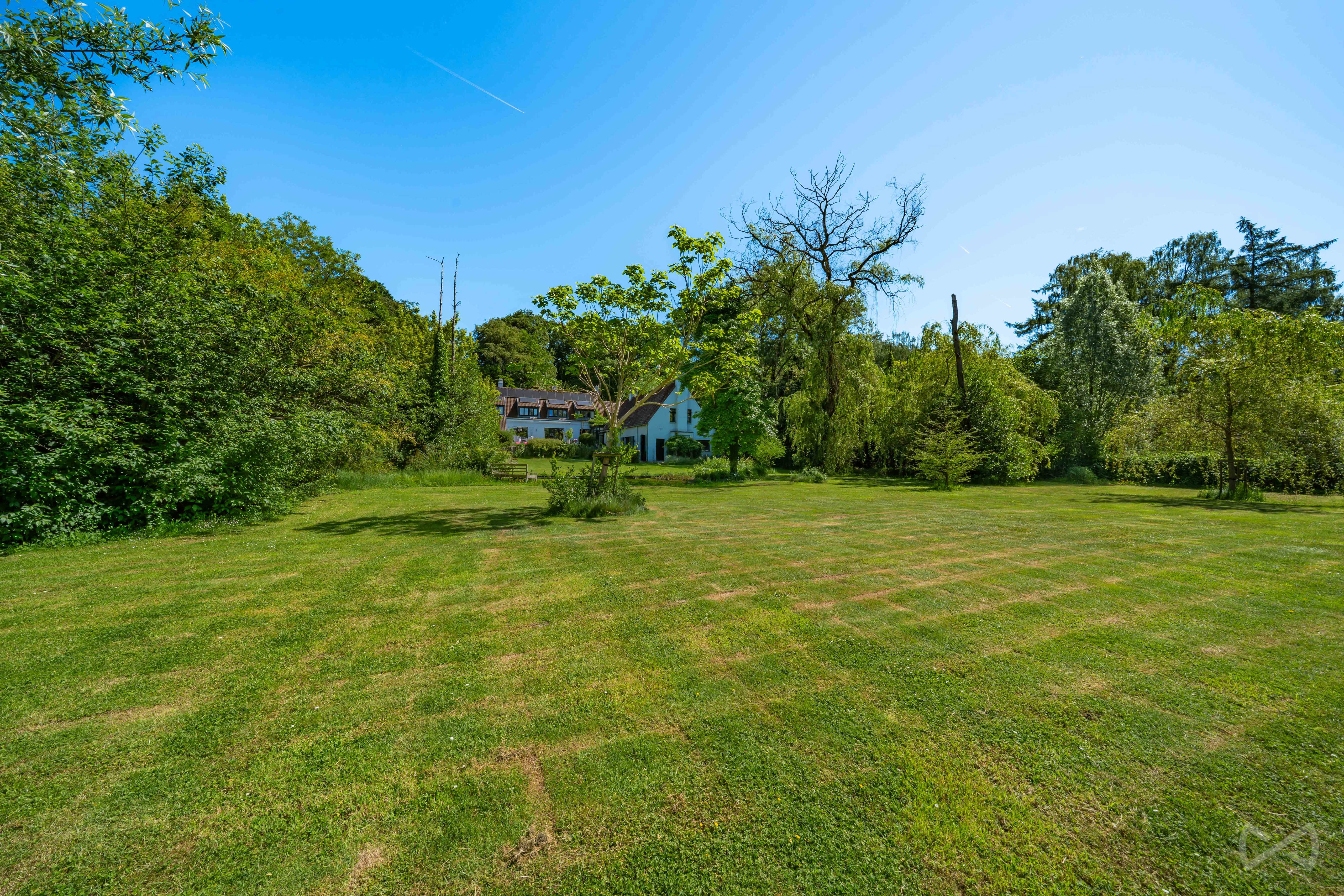 Picture 1 of 4 for Exceptional house with six bedrooms in Braine-l'Alleud