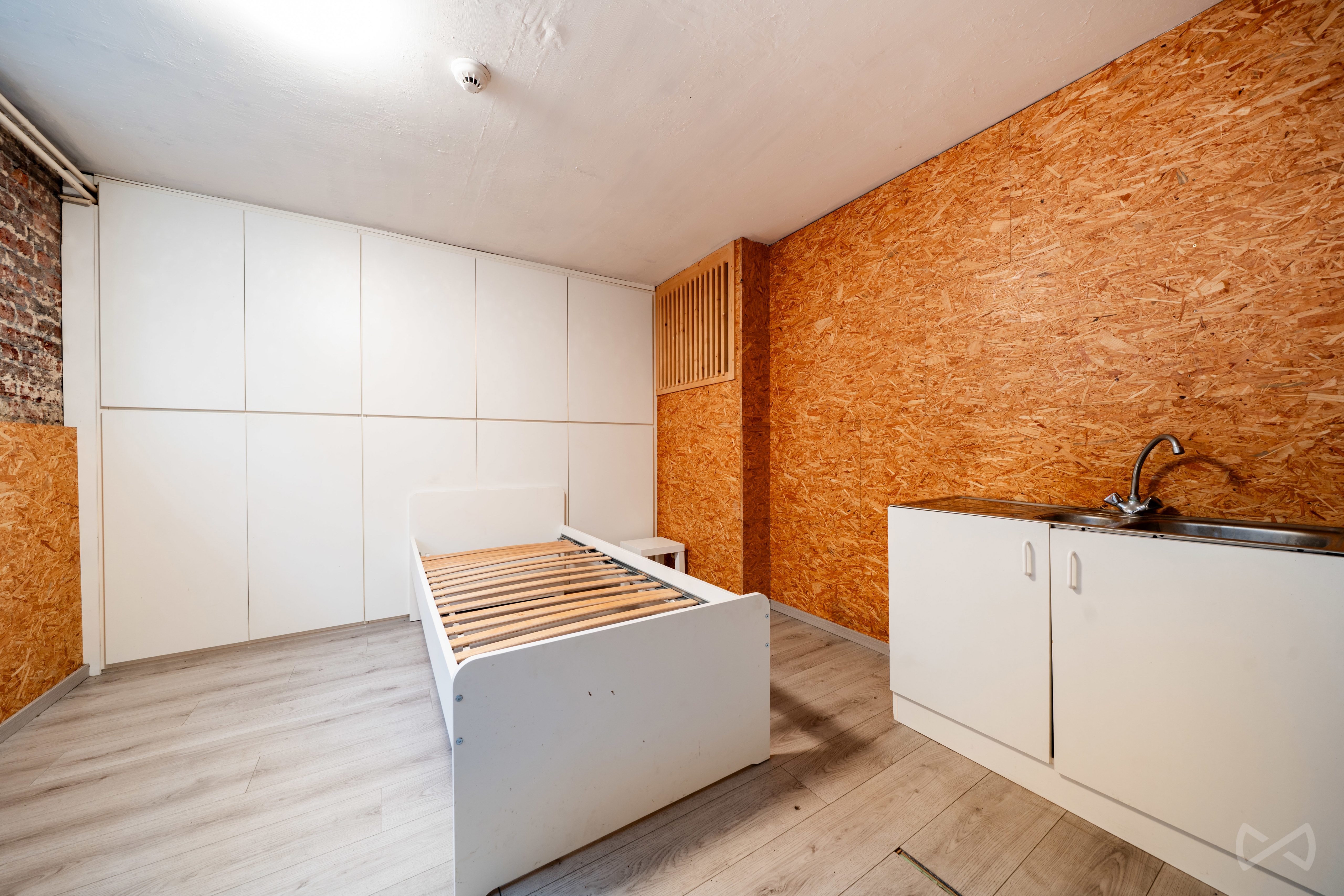 Photo 3 sur 4 pour Immeuble mixte de neuf chambres à Montignies-Sur-Sambre