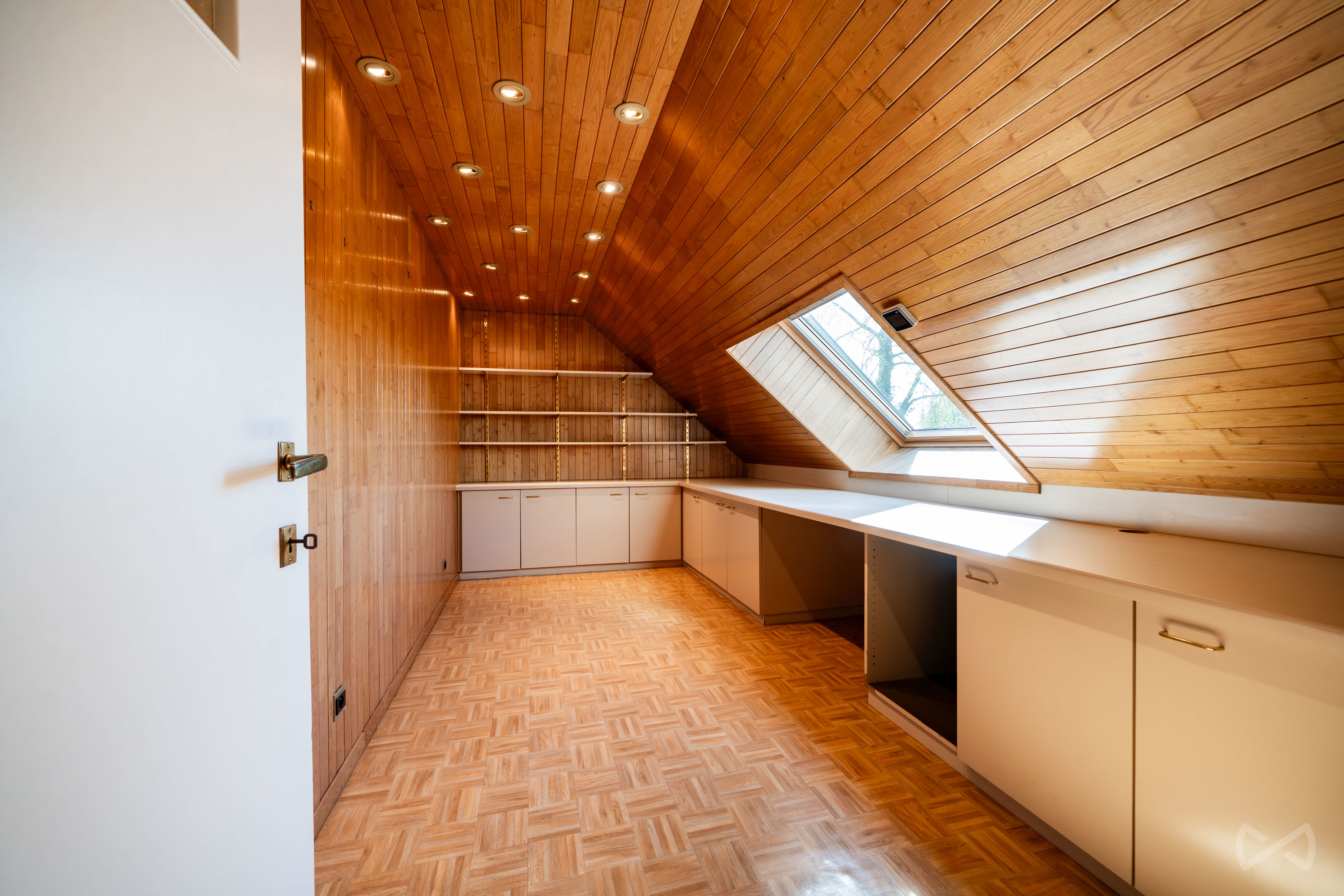 Foto 2 van 4 van Villa met zes slaapkamers in Baudour